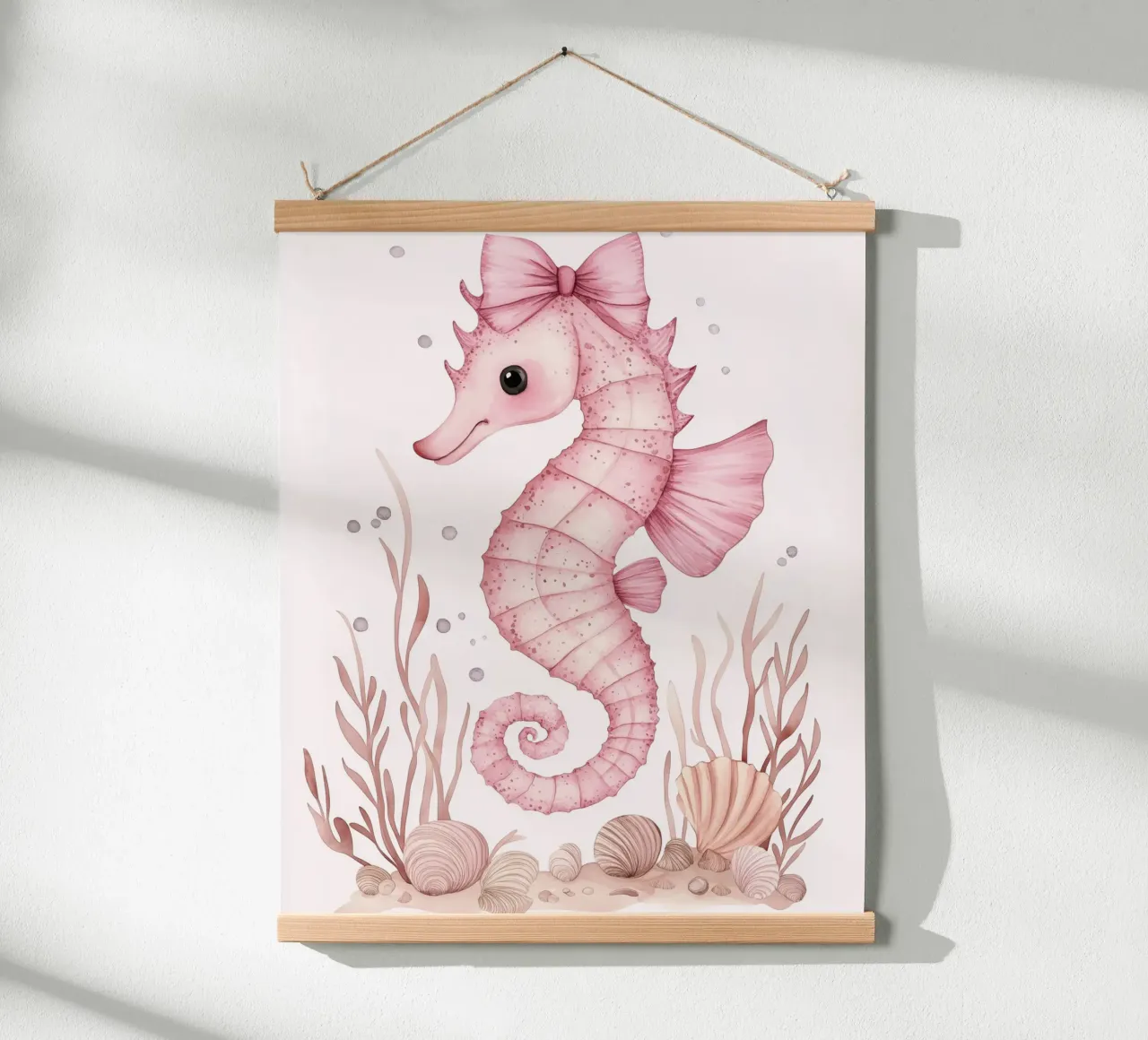 Caballito de mar rosa con lazos rosas Conchas Algas Lindo animal poster de Gentle Echoes Art