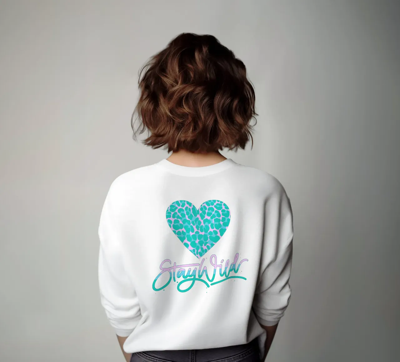 Rester sauvage. Devise de la vie. Cœur avec motif léopard. sweat de CalliLetters