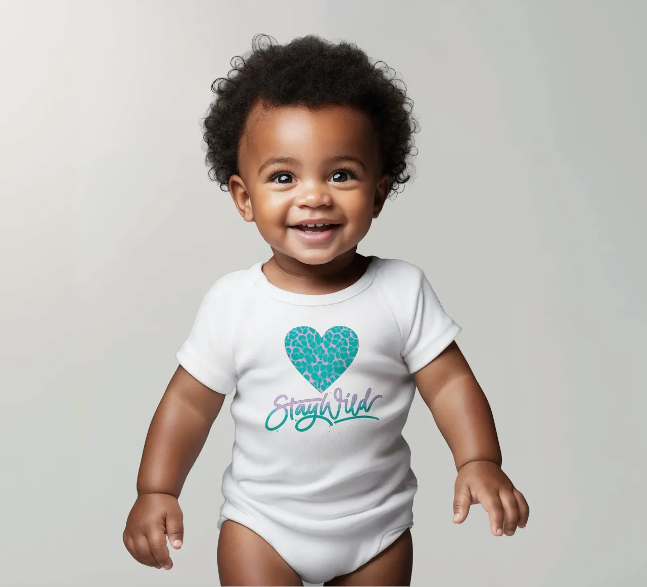 Rester sauvage. Devise de la vie. Cœur avec motif léopard. body bébé de CalliLetters