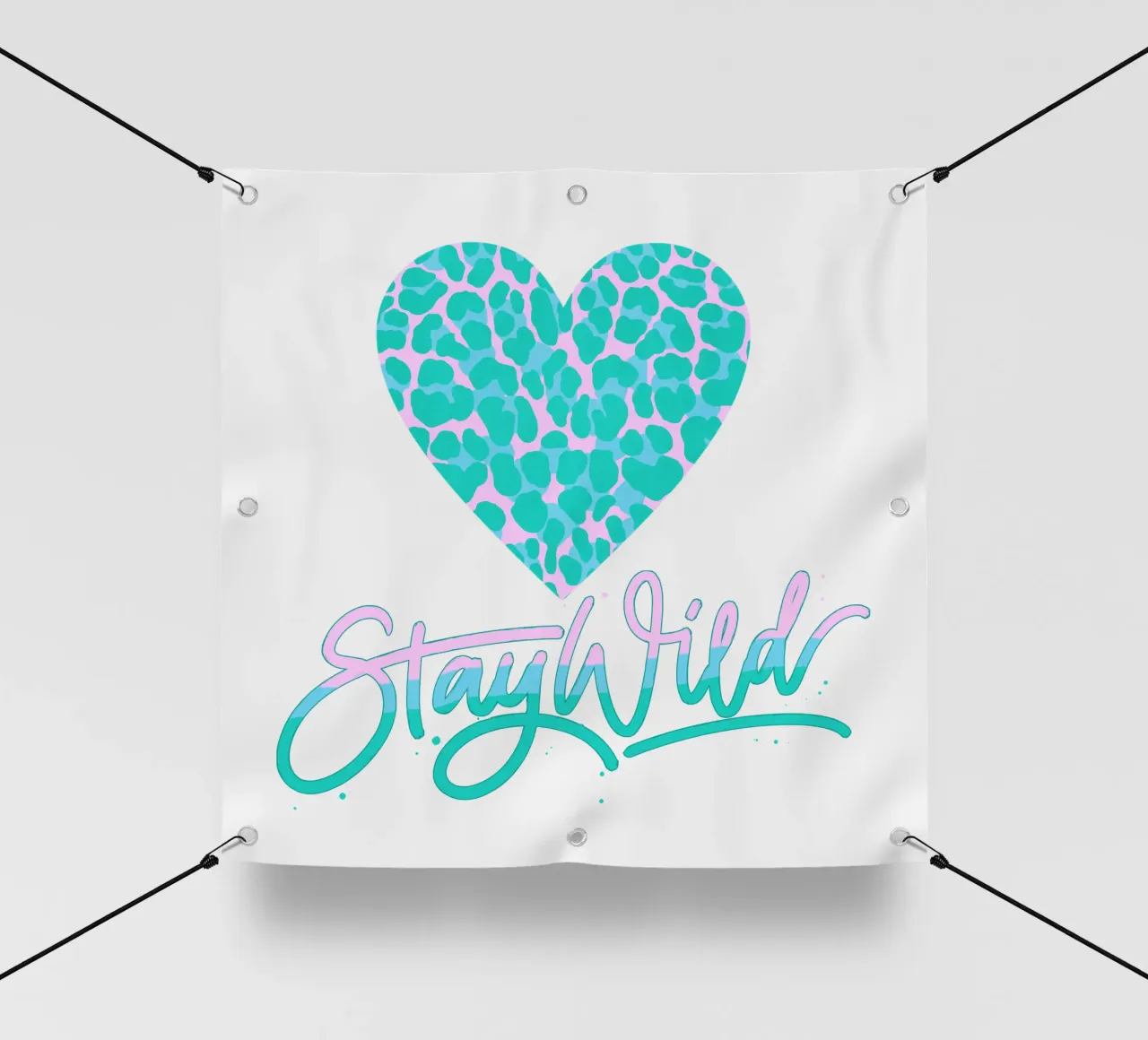 Rester sauvage. Devise de la vie. Cœur avec motif léopard. bâche pvc de CalliLetters