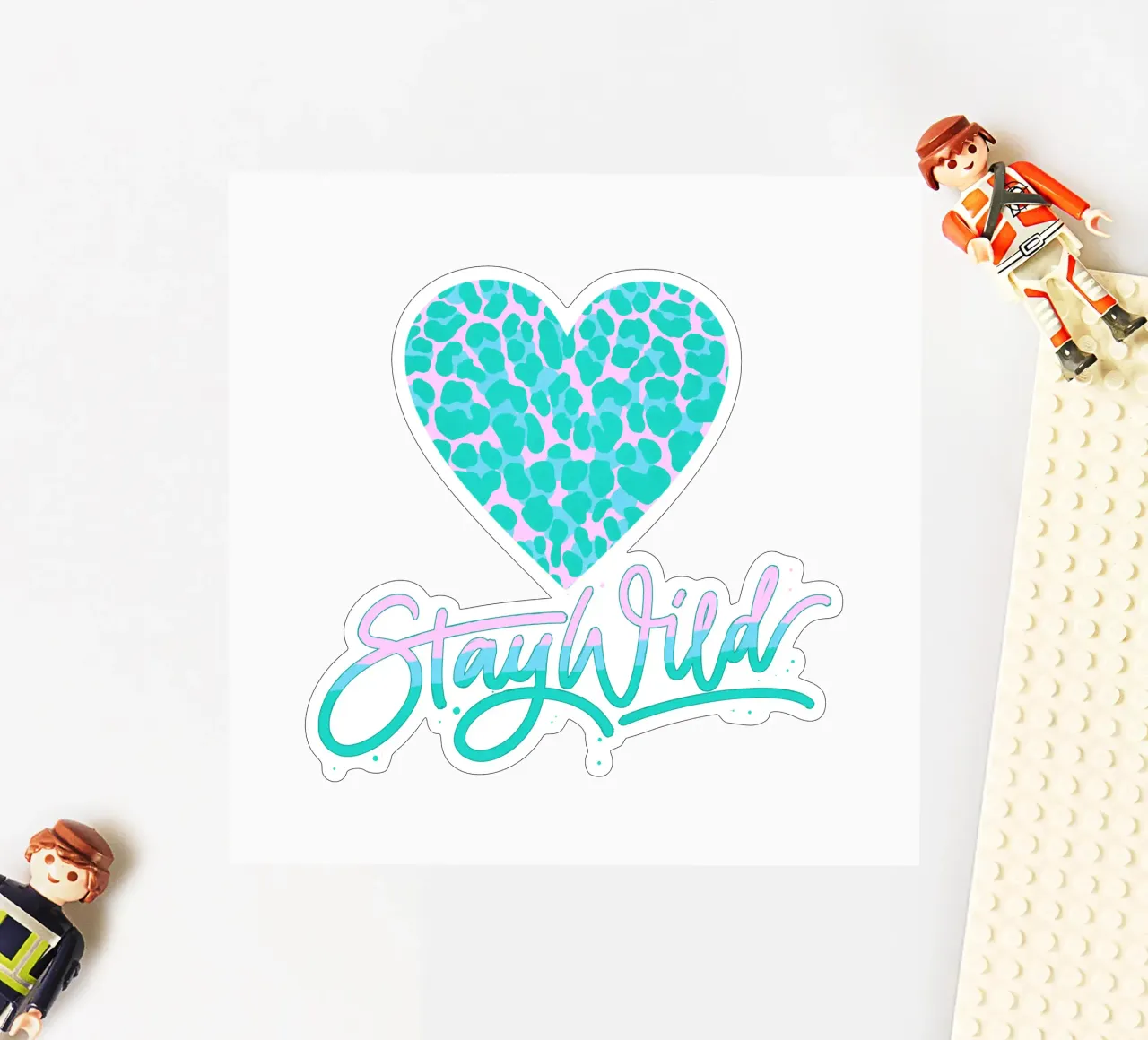 Rester sauvage. Devise de la vie. Cœur avec motif léopard. autocollant de CalliLetters