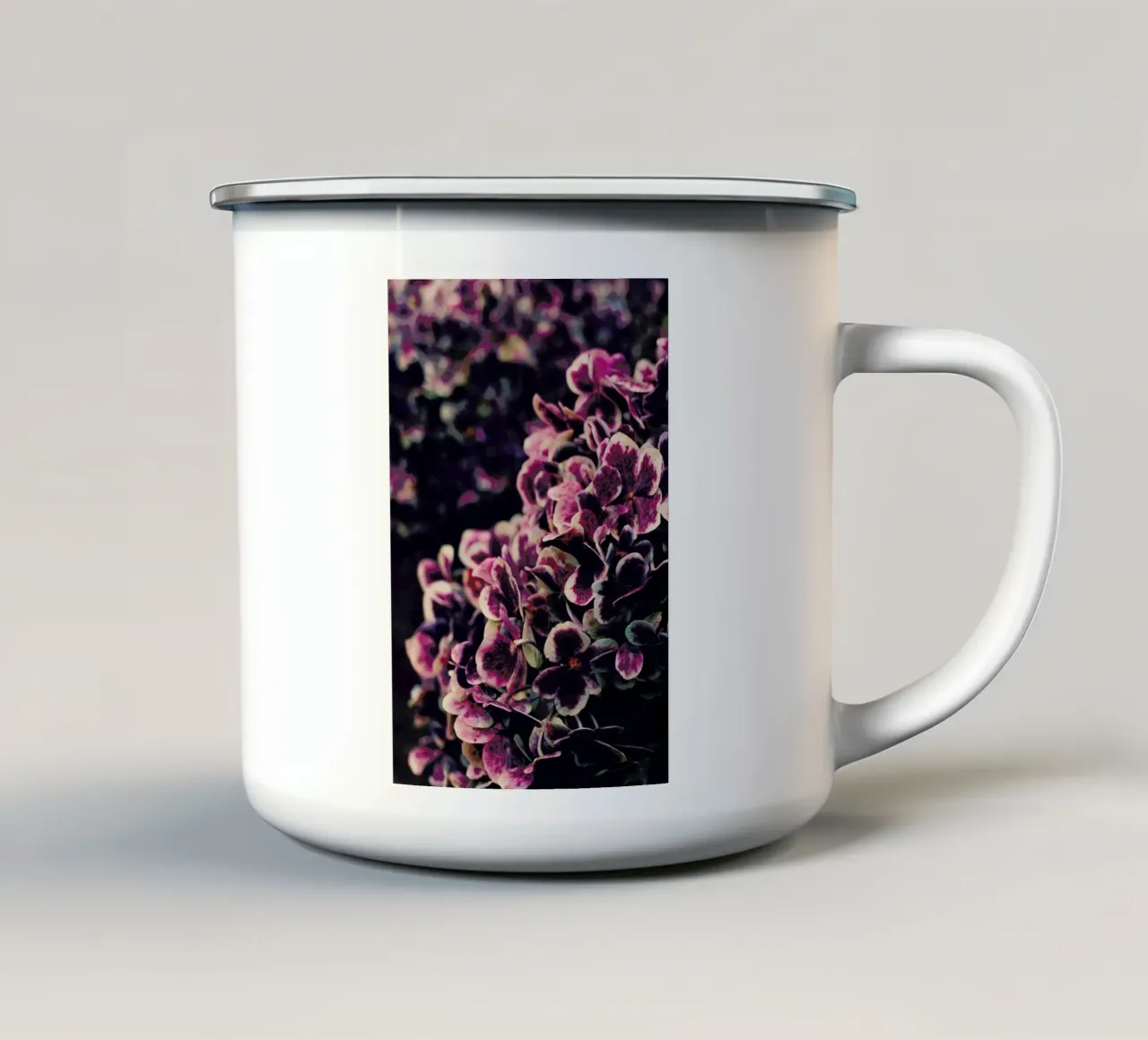Deep Purple tazza in smalto da Ingrid Beddoes