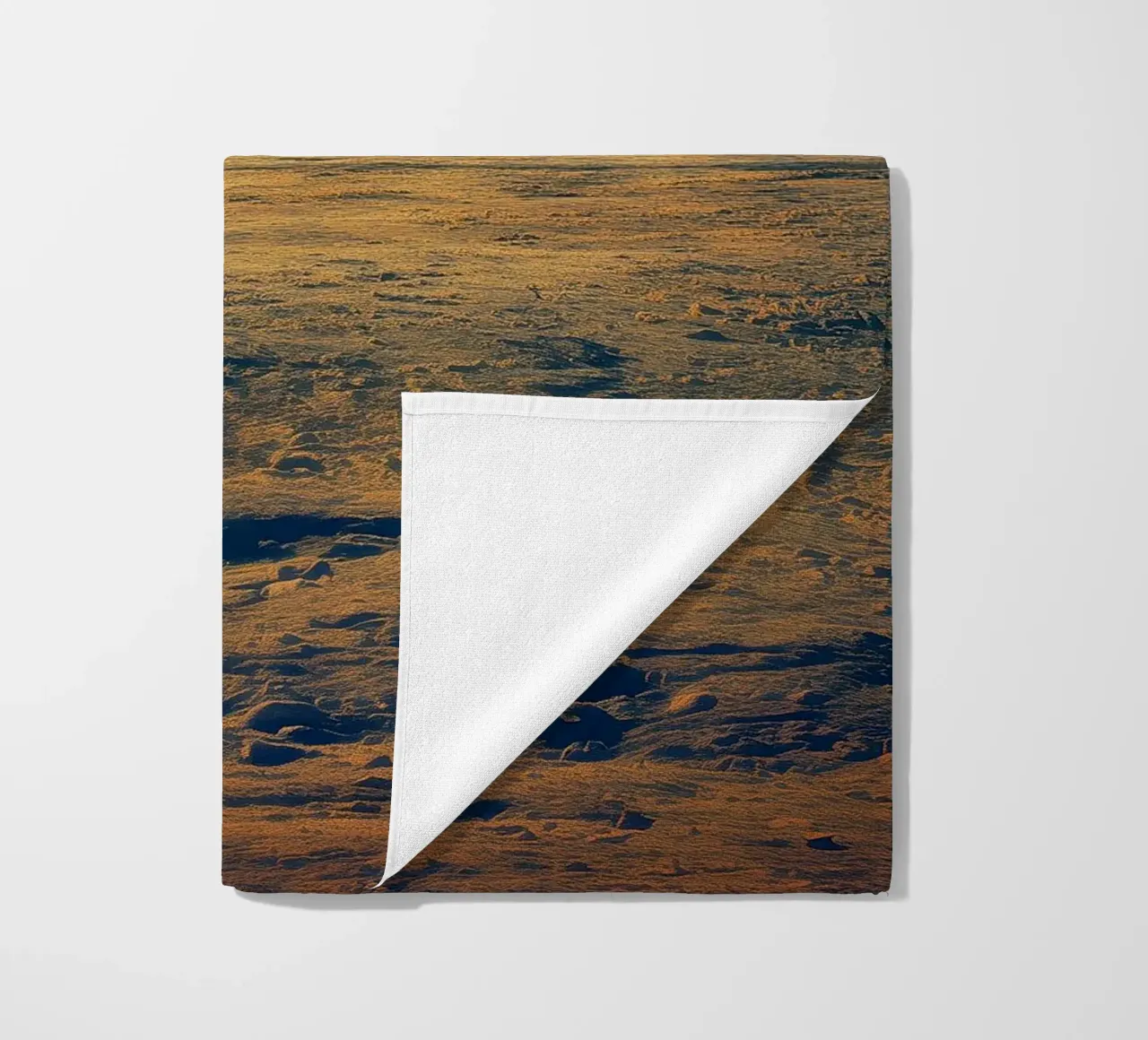 Heart of the World - Surreal Symbolic Landscape Print telo mare da Synthaira