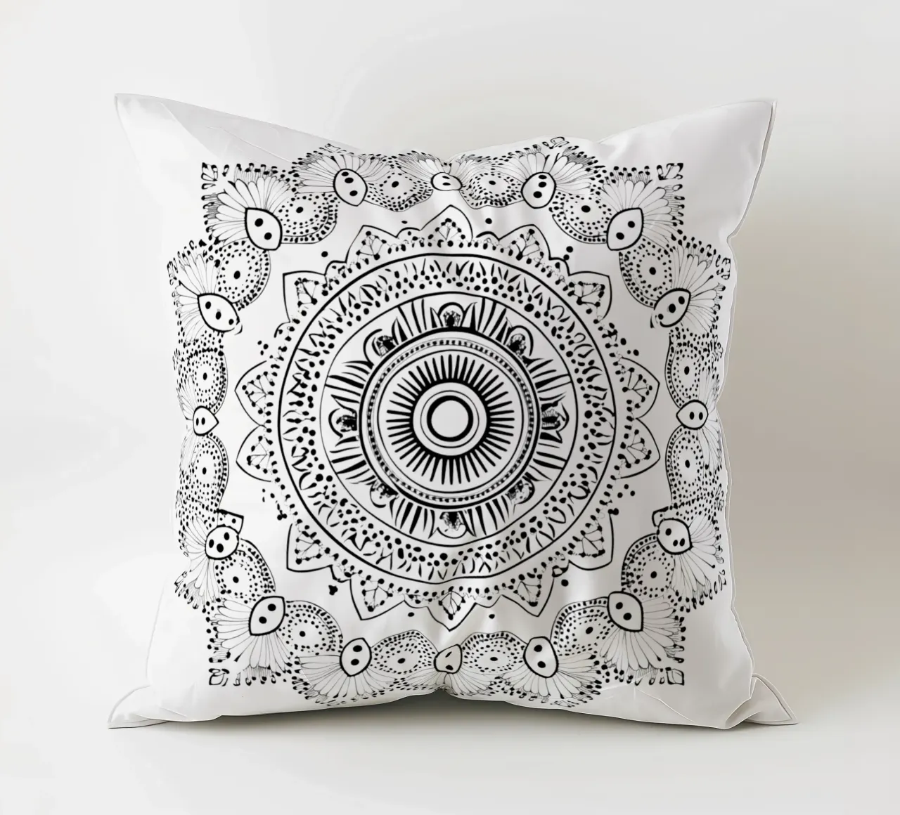 Mandala in bianco e nero cuscino da Spiritual Touch
