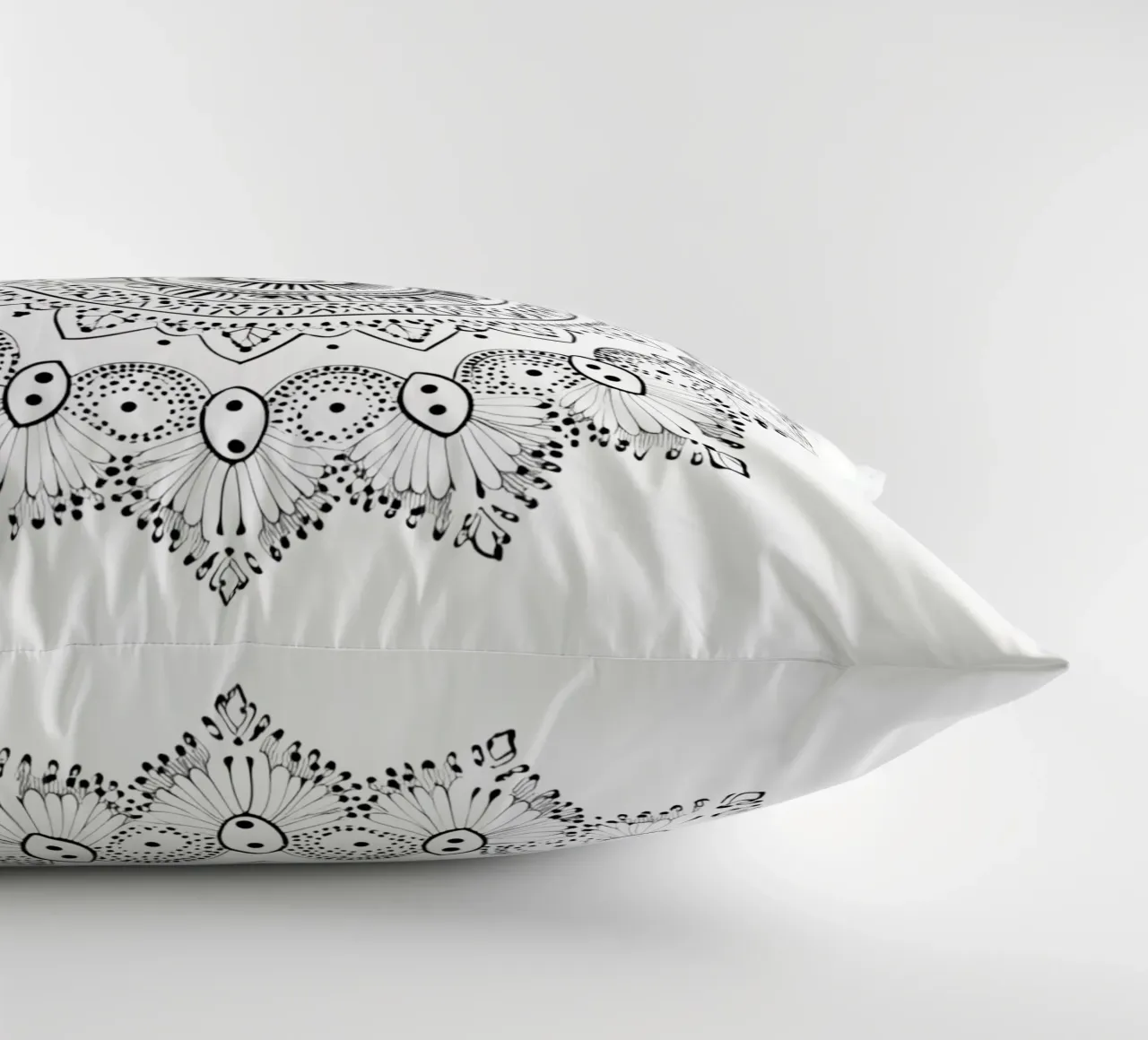 Mandala in bianco e nero cuscino da Spiritual Touch