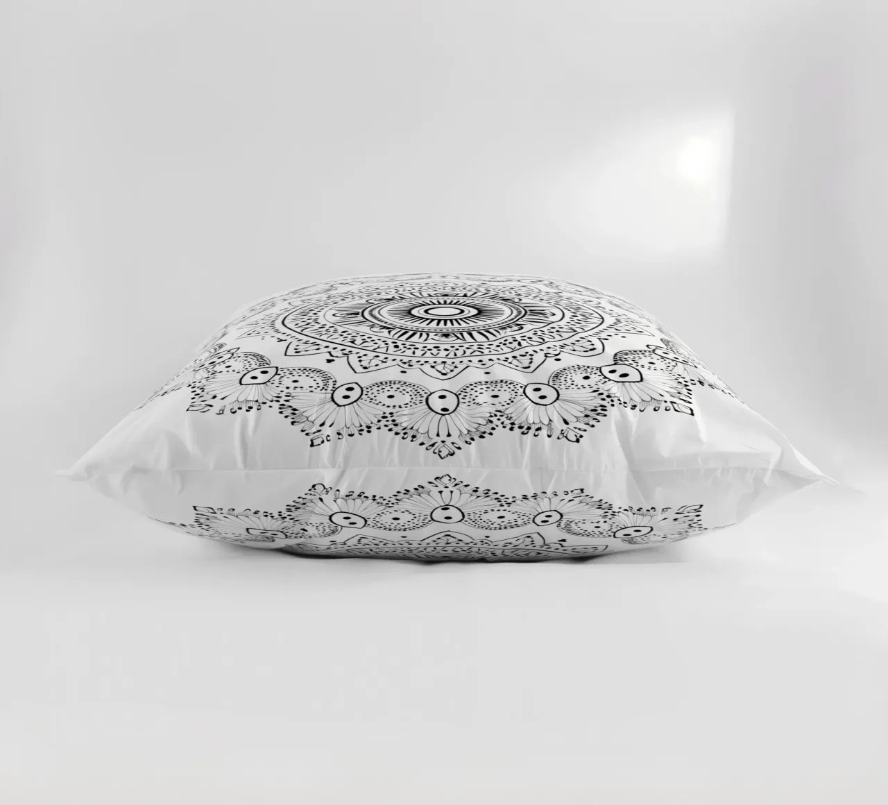 Mandala in bianco e nero cuscino da Spiritual Touch