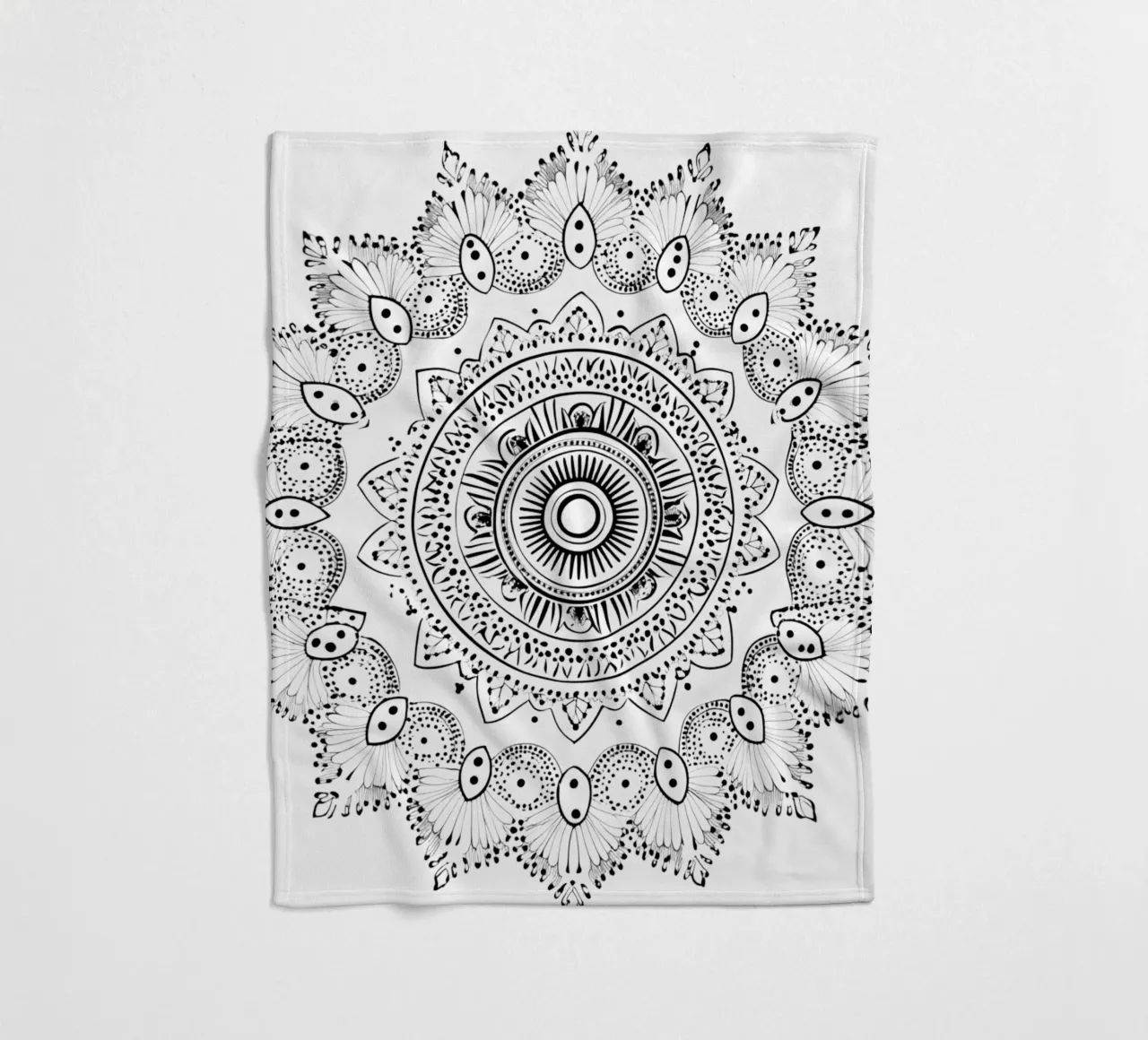 Mandala in bianco e nero coperta in pile da Spiritual Touch