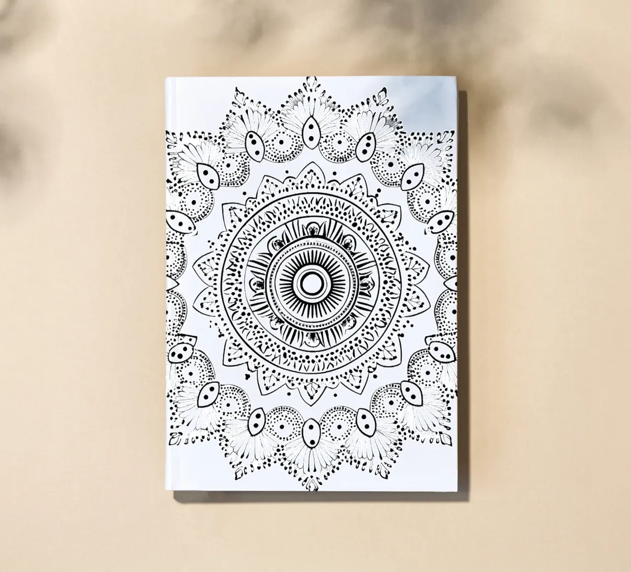 Mandala in bianco e nero diario da Spiritual Touch