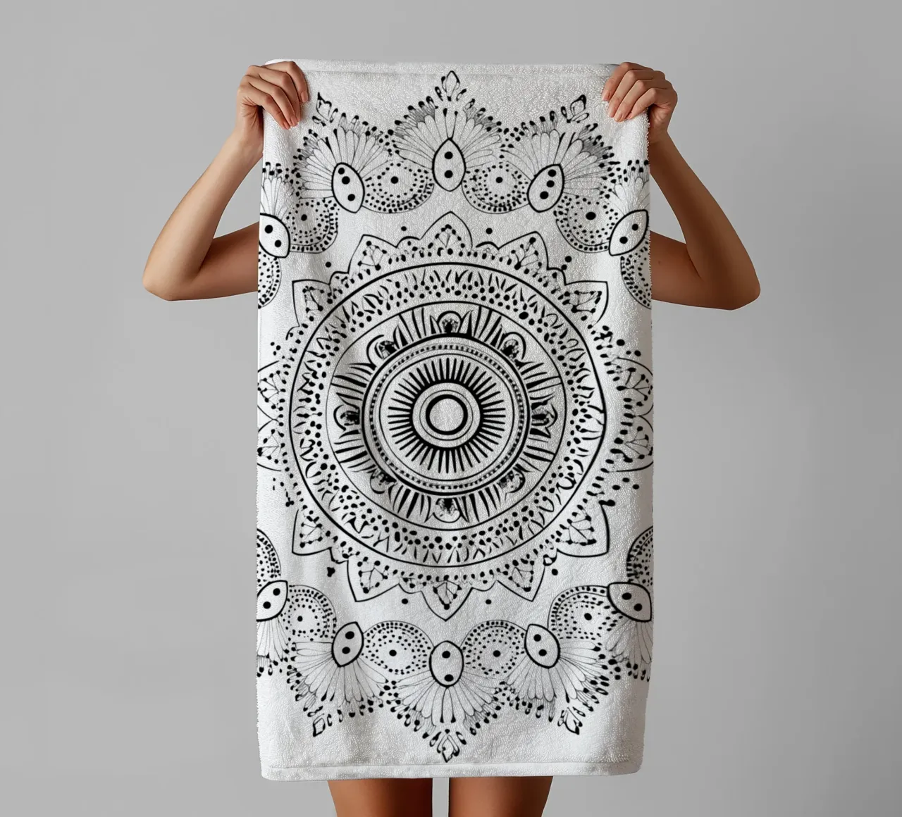 Mandala in bianco e nero asciugamano da bagno da Spiritual Touch