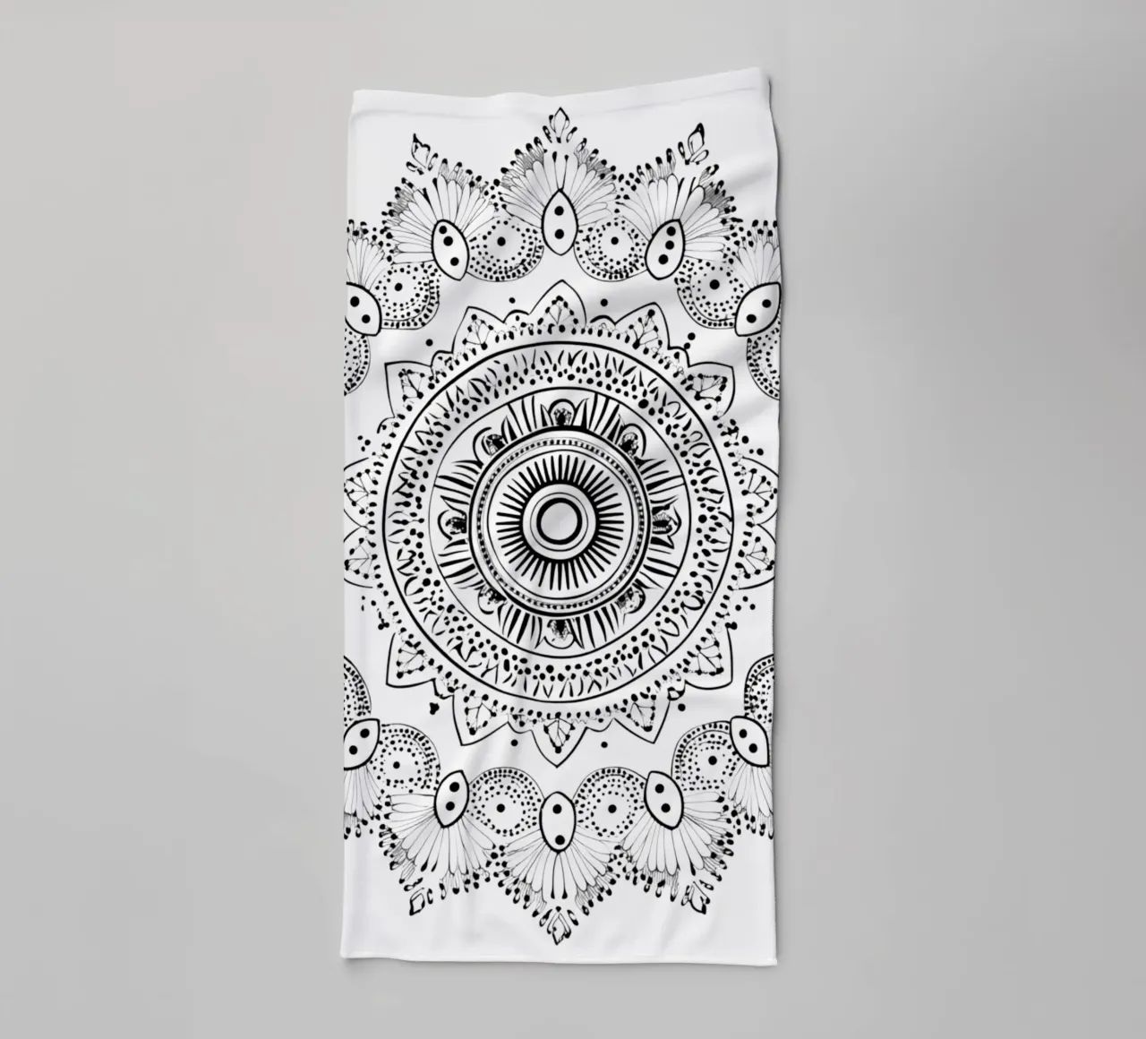 Mandala in bianco e nero asciugamano da bagno da Spiritual Touch