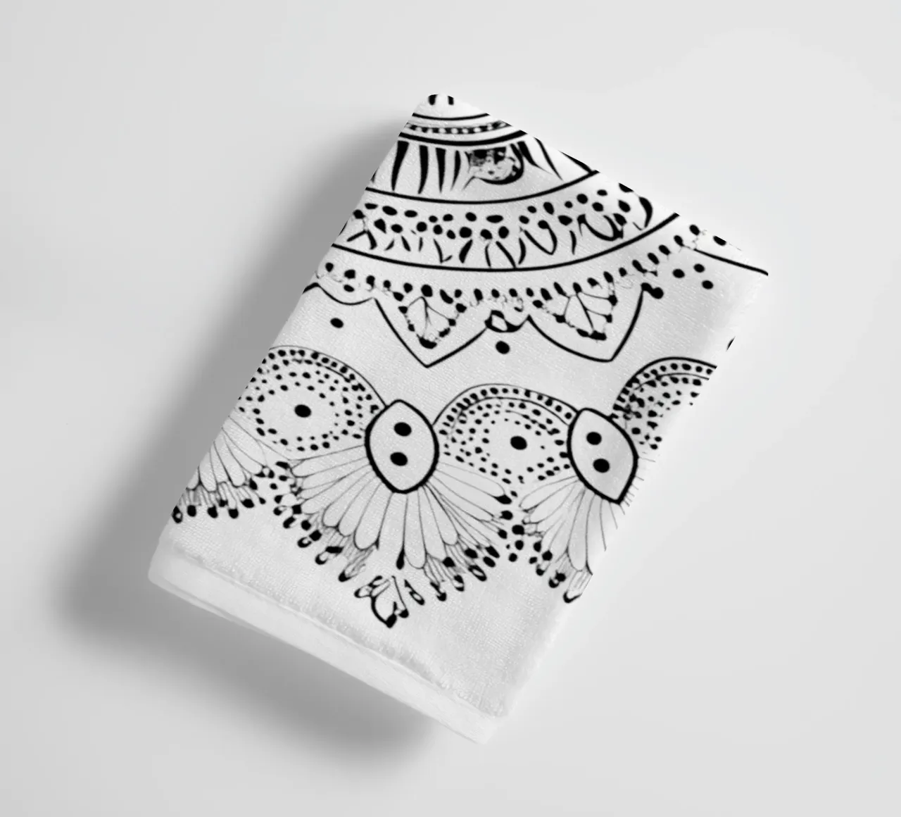 Mandala in bianco e nero asciugamano da bagno da Spiritual Touch