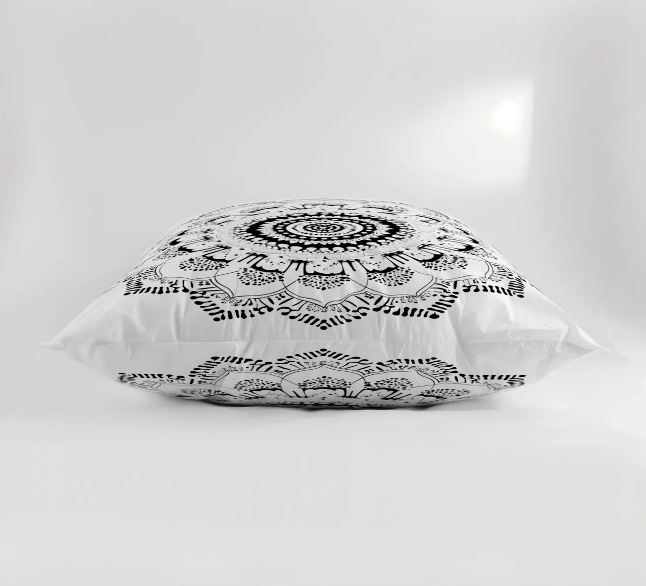 Mandala in bianco e nero cuscino da Spiritual Touch