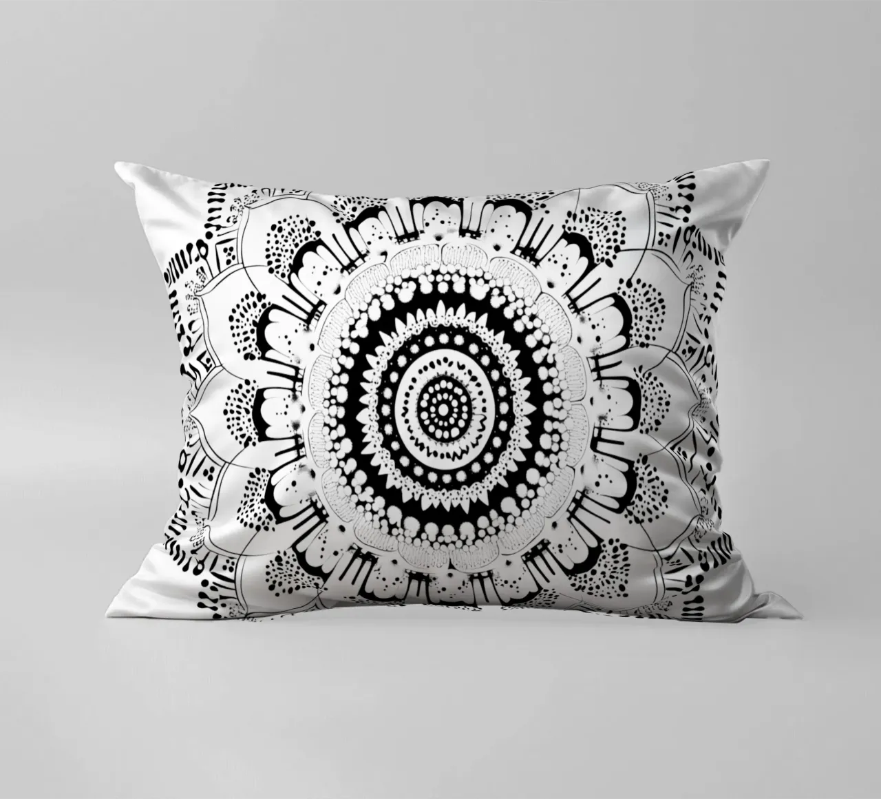 Mandala in bianco e nero cuscino da Spiritual Touch