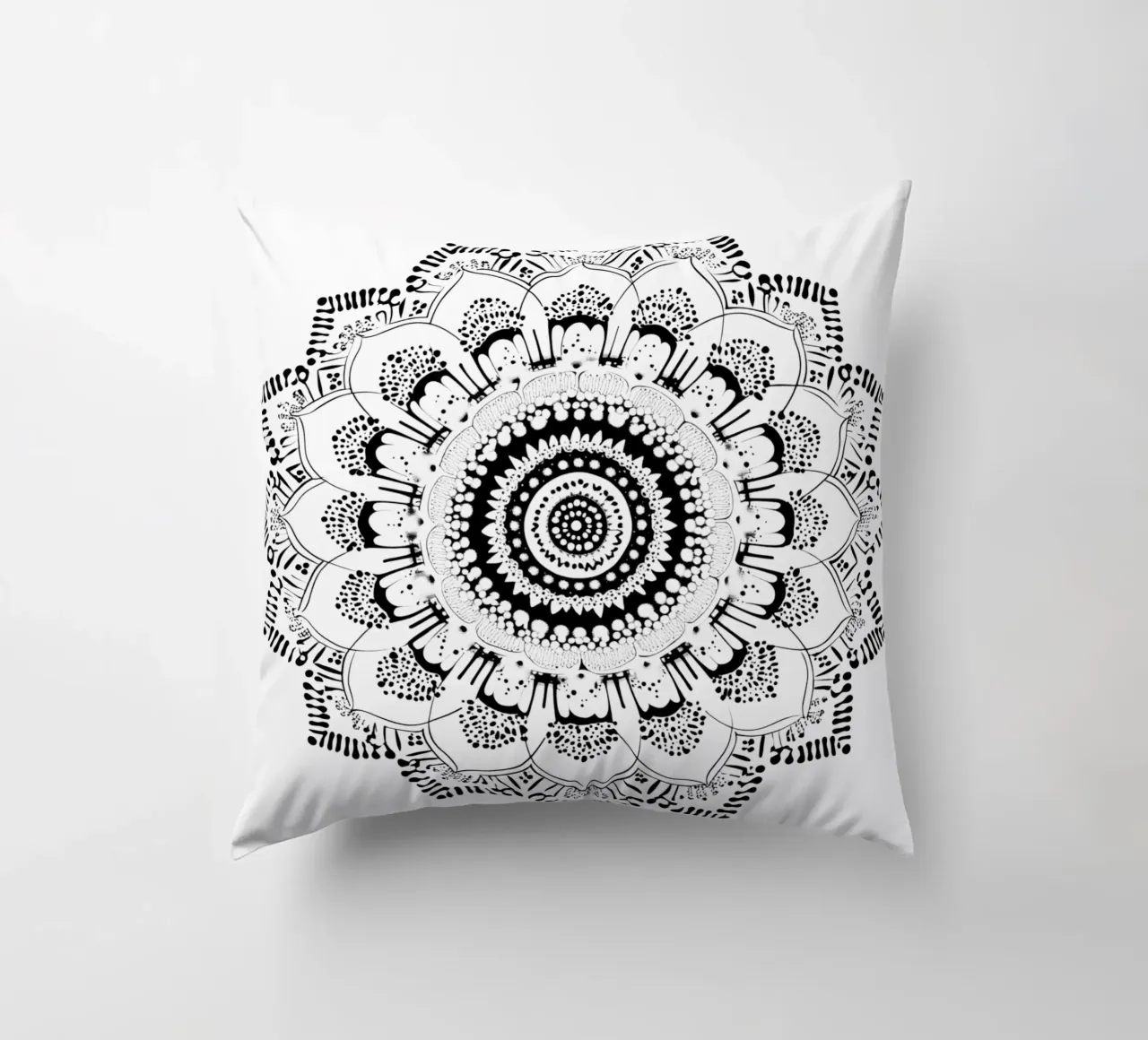 Mandala in bianco e nero cuscino da Spiritual Touch
