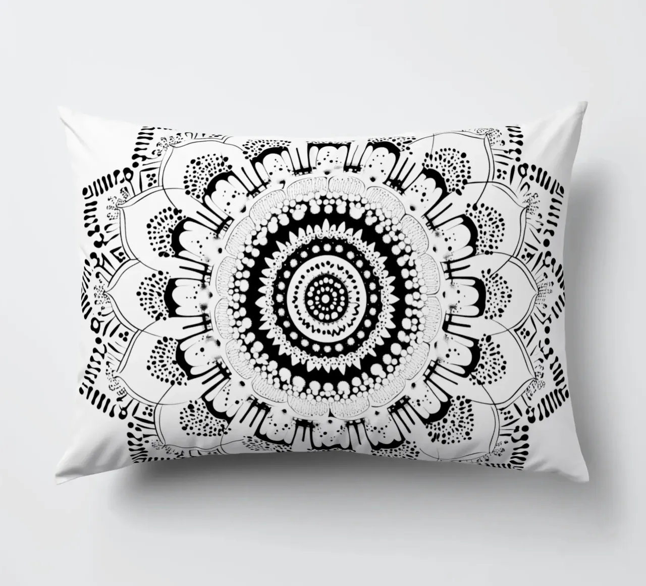 Mandala in bianco e nero cuscino da Spiritual Touch