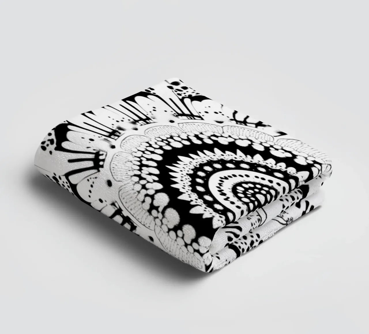 Mandala in bianco e nero asciugamano da bagno da Spiritual Touch