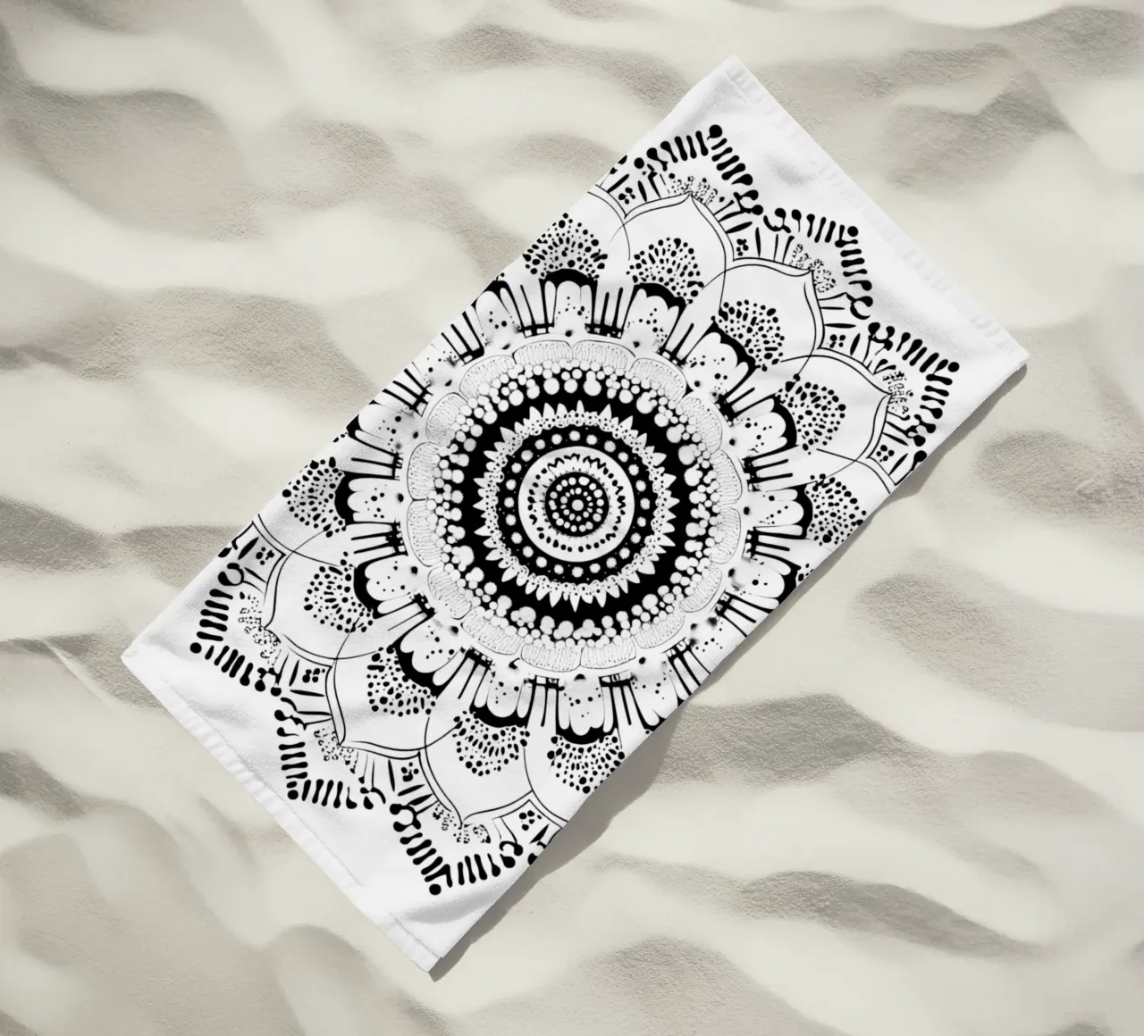 Mandala in bianco e nero telo mare da Spiritual Touch