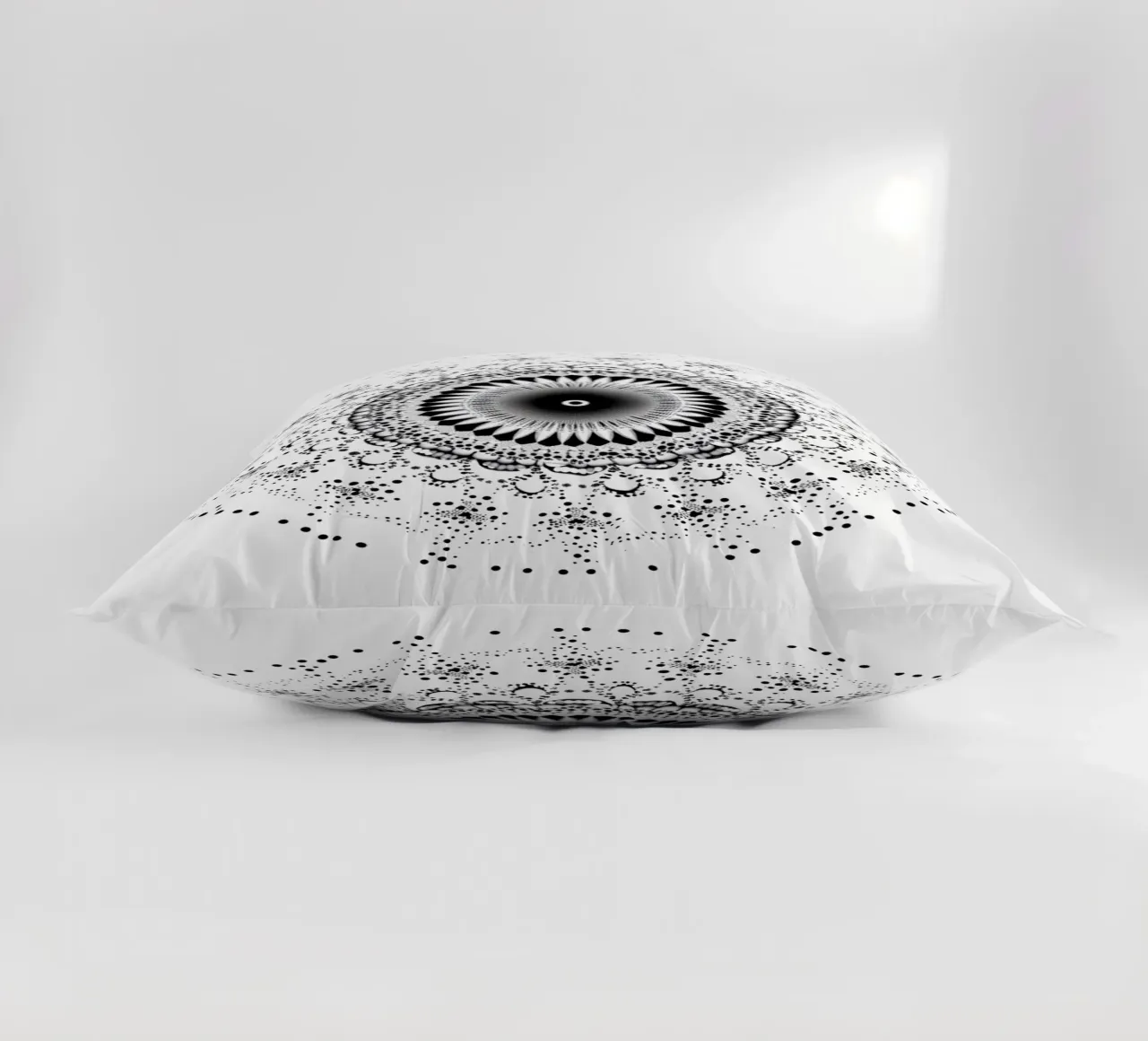 Mandala in bianco e nero cuscino da Spiritual Touch