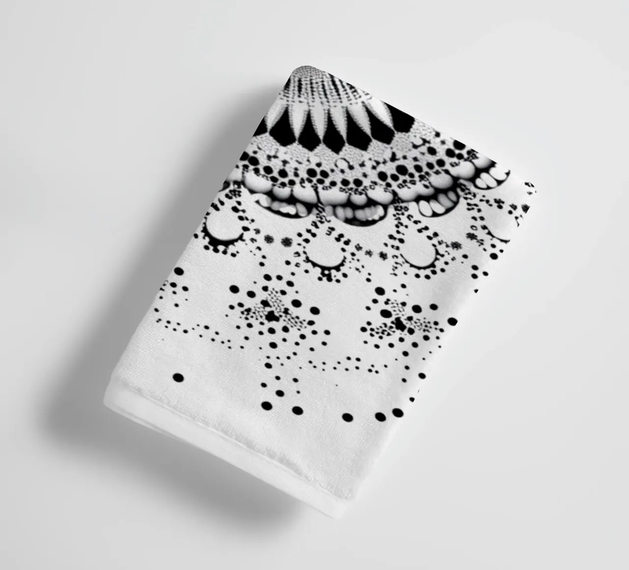 Mandala in bianco e nero asciugamano da bagno da Spiritual Touch