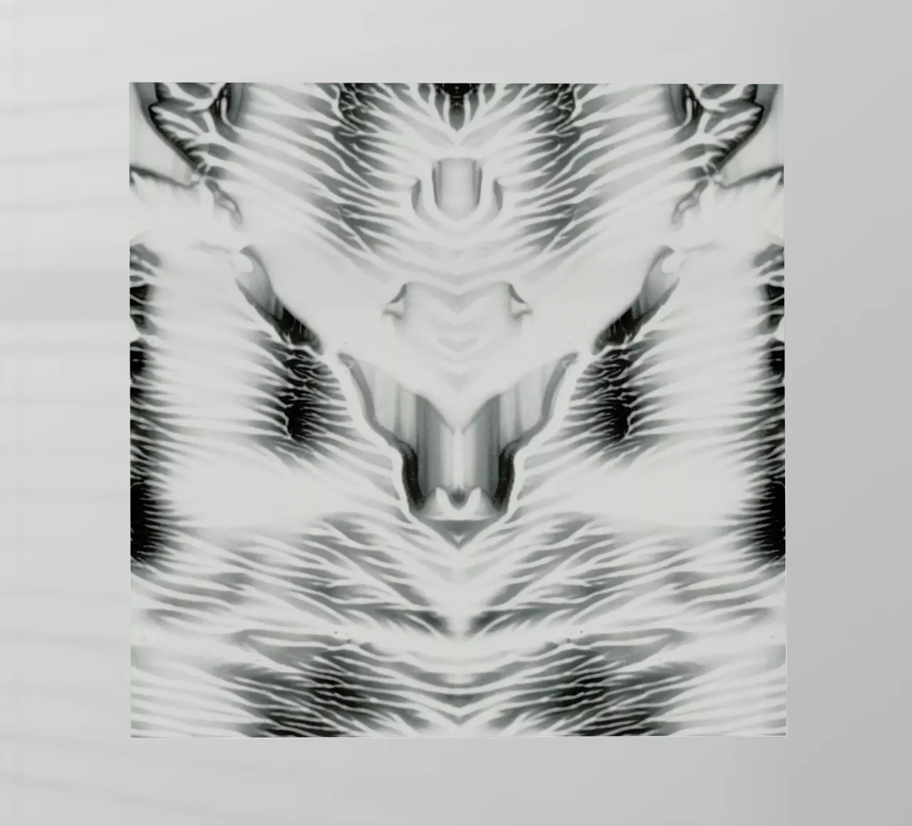 External pellicola backlit da Bryon S. White