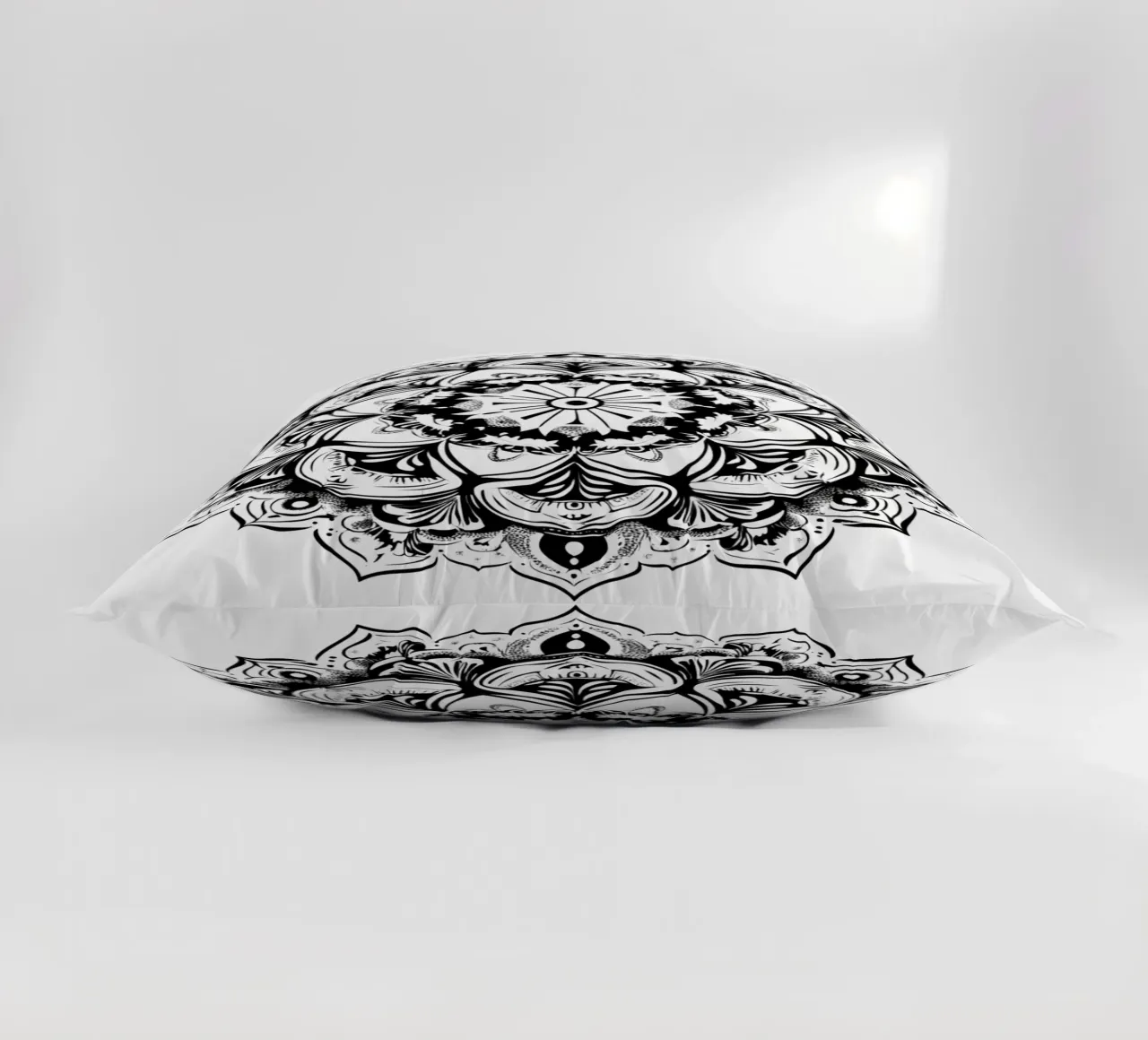 Mandala in bianco e nero cuscino da Spiritual Touch