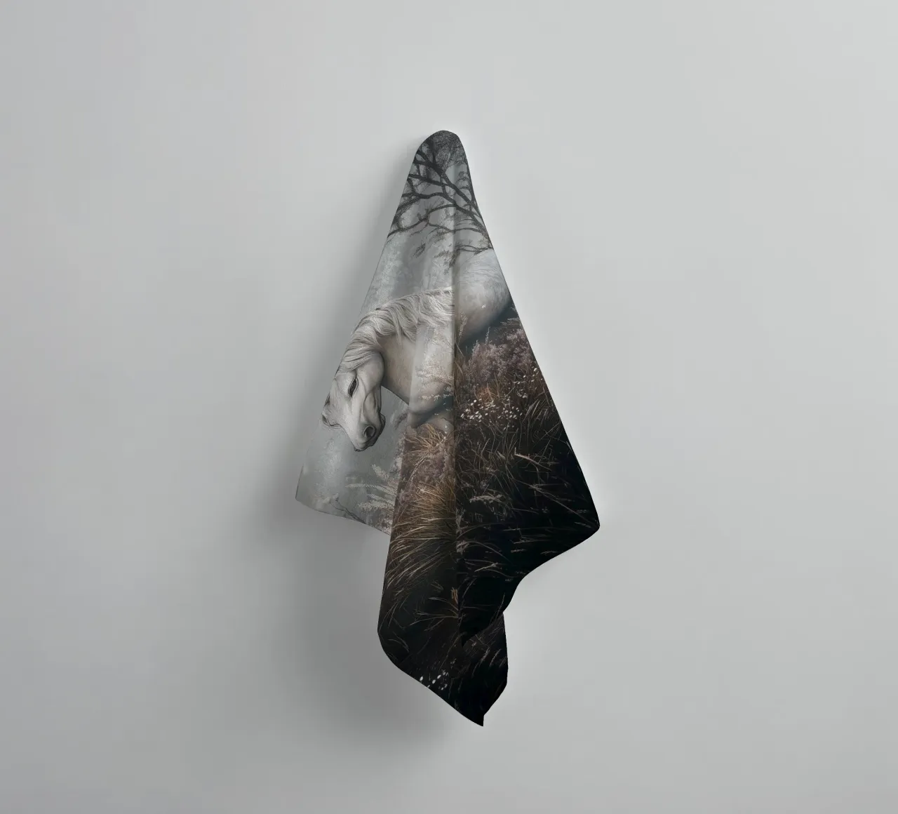 The Last Unicorn - Elegant Mythical Art Print asciugamano da bagno da Synthaira