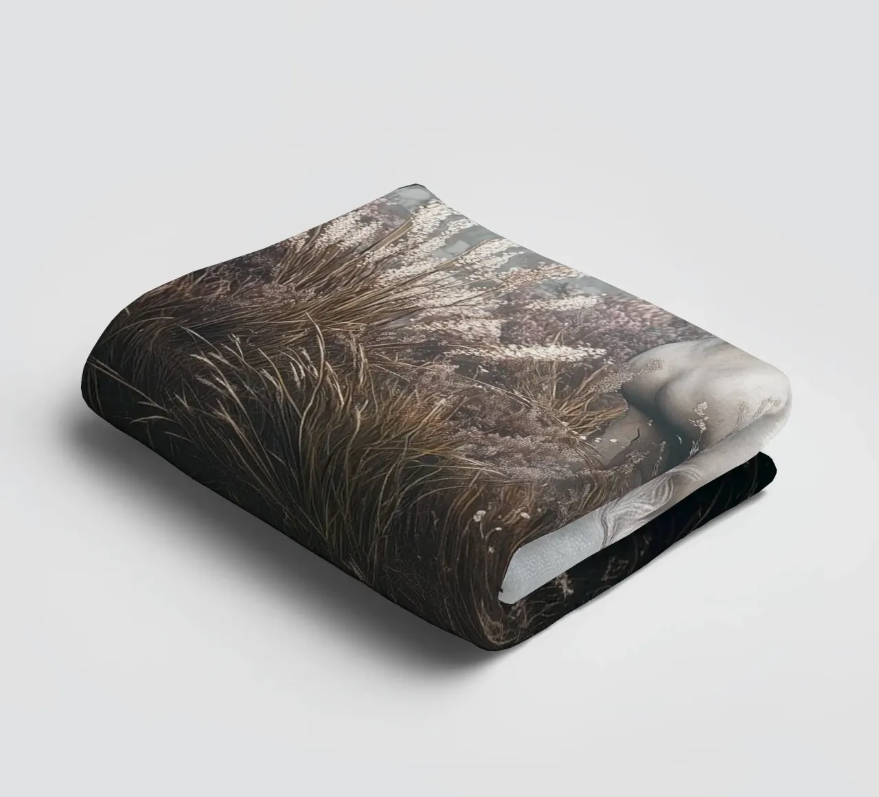 The Last Unicorn - Elegant Mythical Art Print asciugamano da bagno da Synthaira