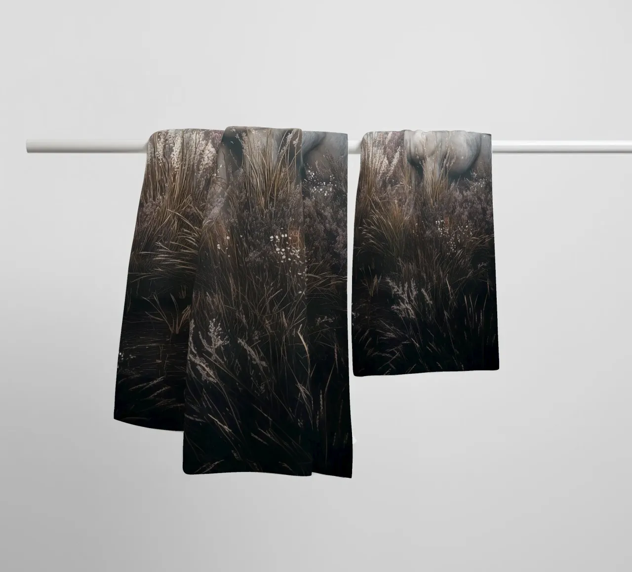 The Last Unicorn - Elegant Mythical Art Print asciugamano da bagno da Synthaira