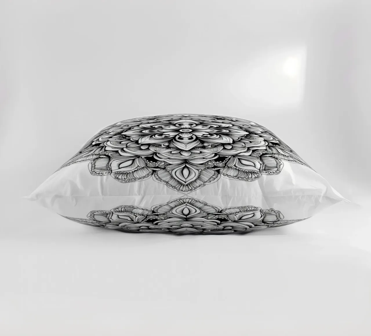 Mandala in bianco e nero cuscino da Spiritual Touch