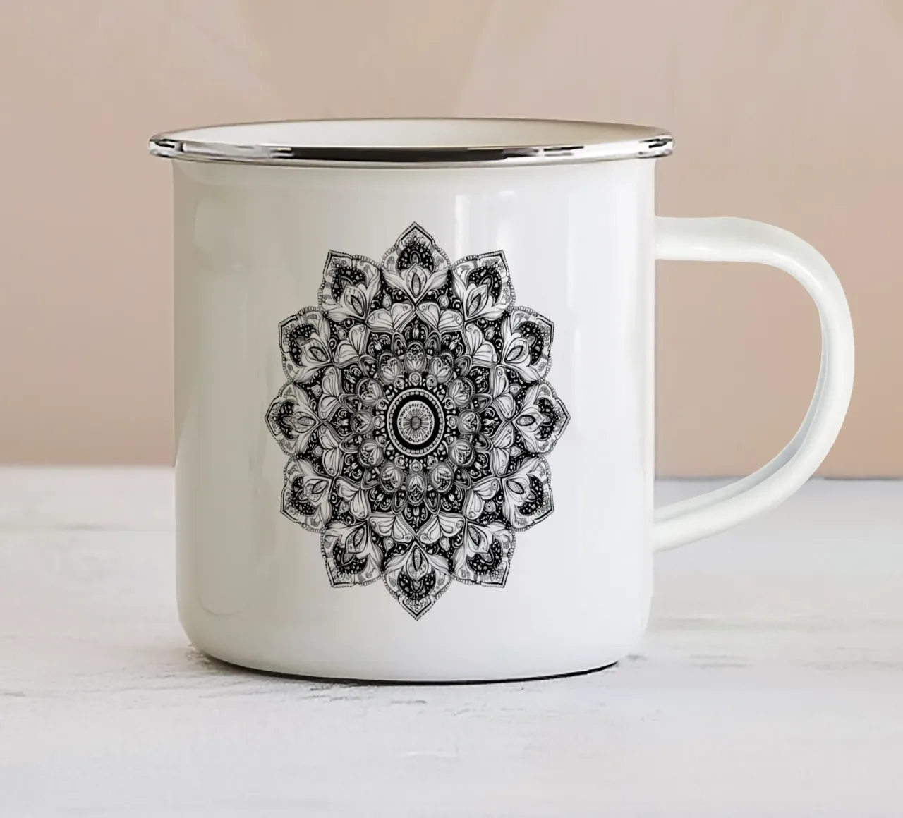 Mandala in bianco e nero tazza in smalto da Spiritual Touch