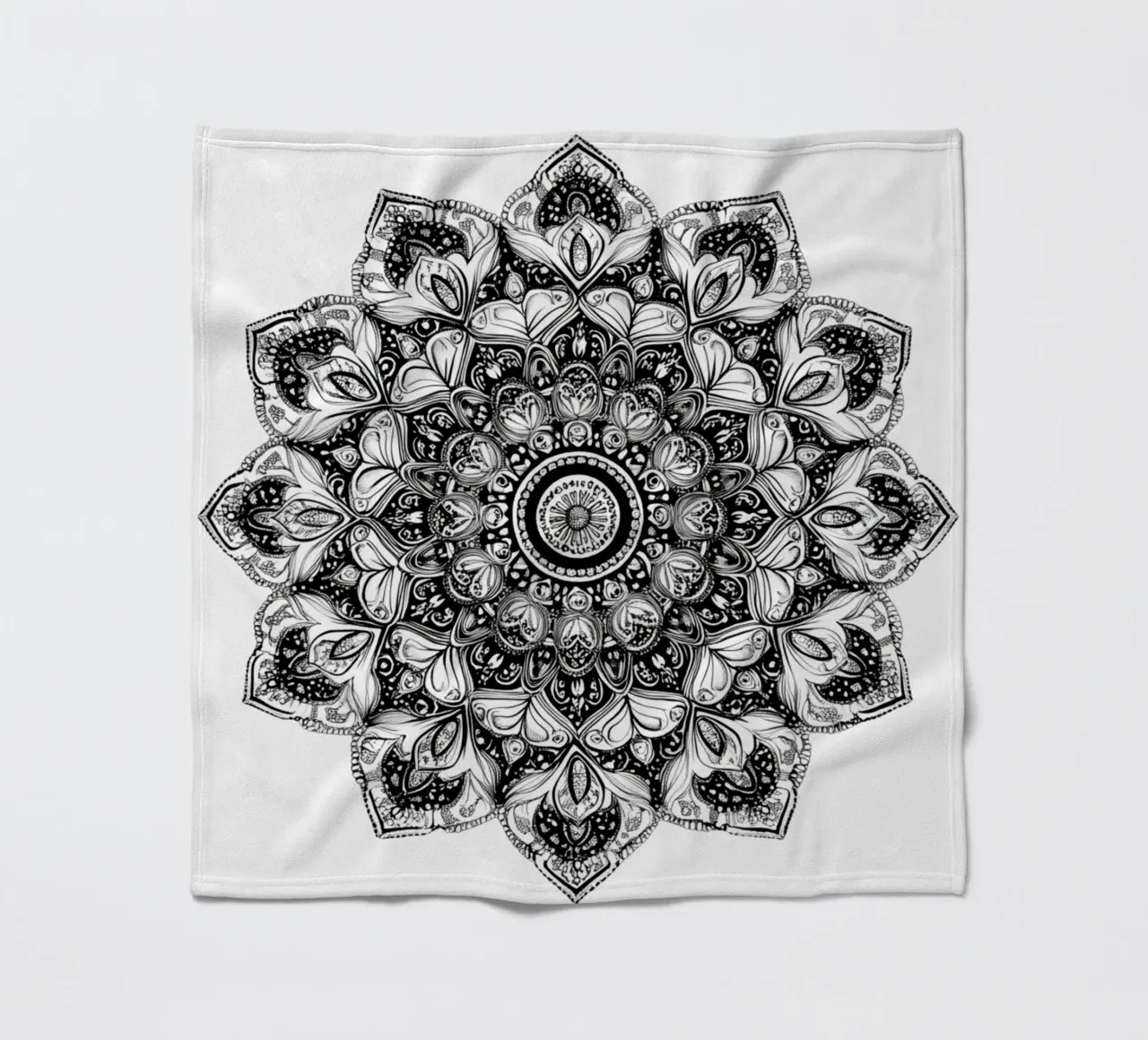 Mandala in bianco e nero coperta in pile da Spiritual Touch