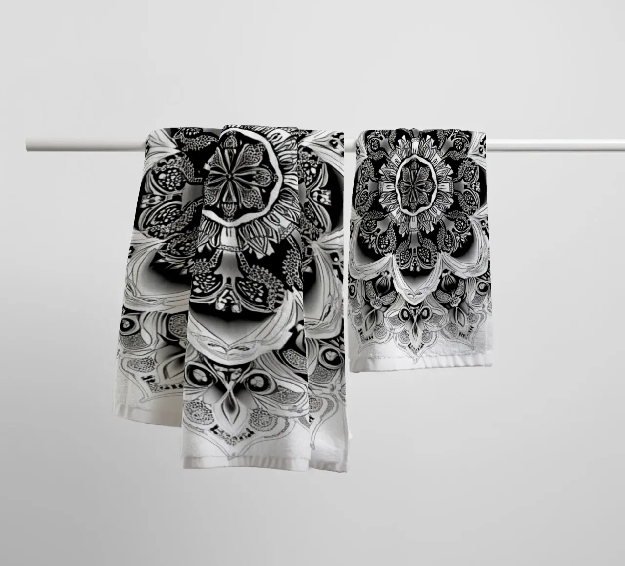 Mandala in bianco e nero asciugamano da bagno da Spiritual Touch