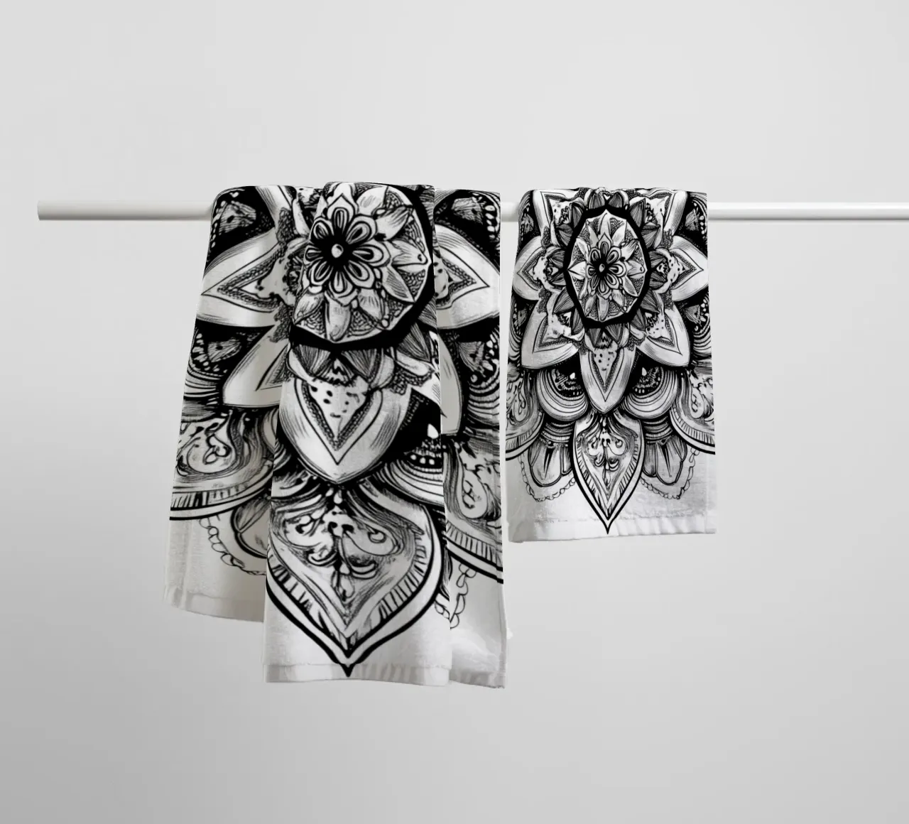 Mandala in bianco e nero asciugamano da bagno da Spiritual Touch