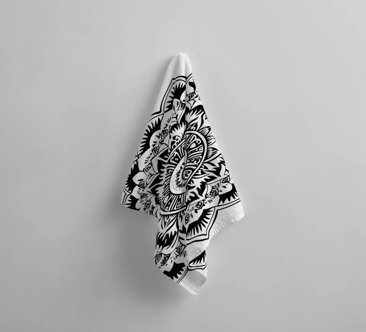 Mandala in bianco e nero asciugamano da bagno da Spiritual Touch