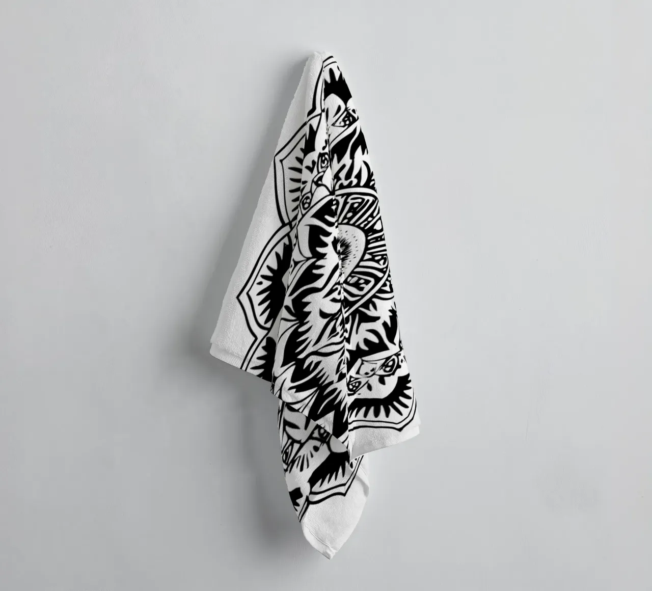 Mandala in bianco e nero asciugamano da bagno da Spiritual Touch