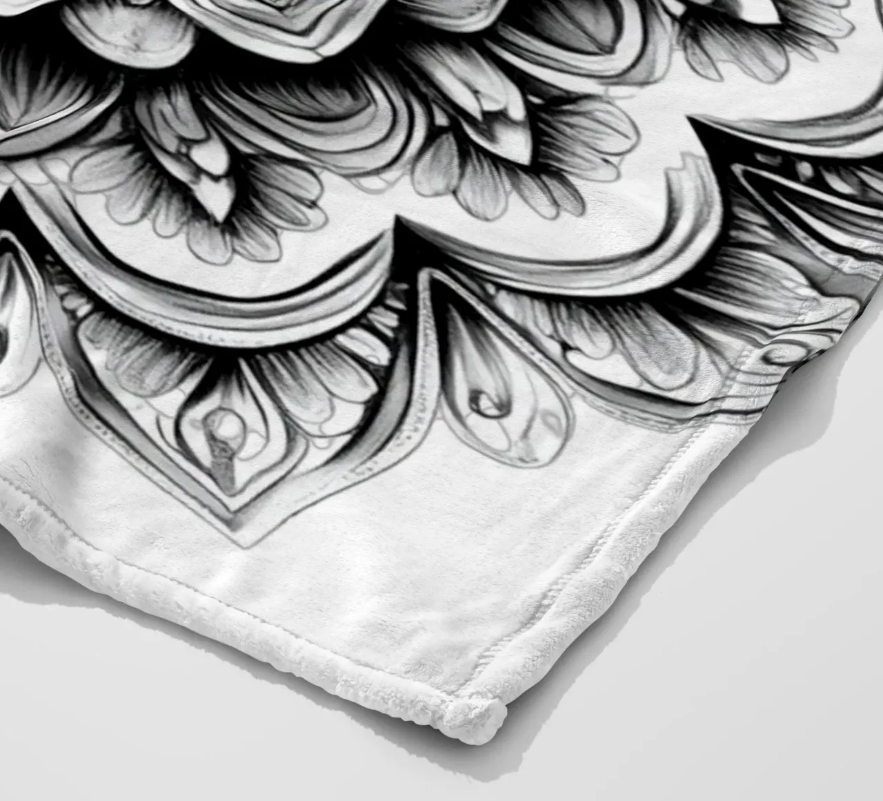 Mandala in bianco e nero coperta in pile da Spiritual Touch