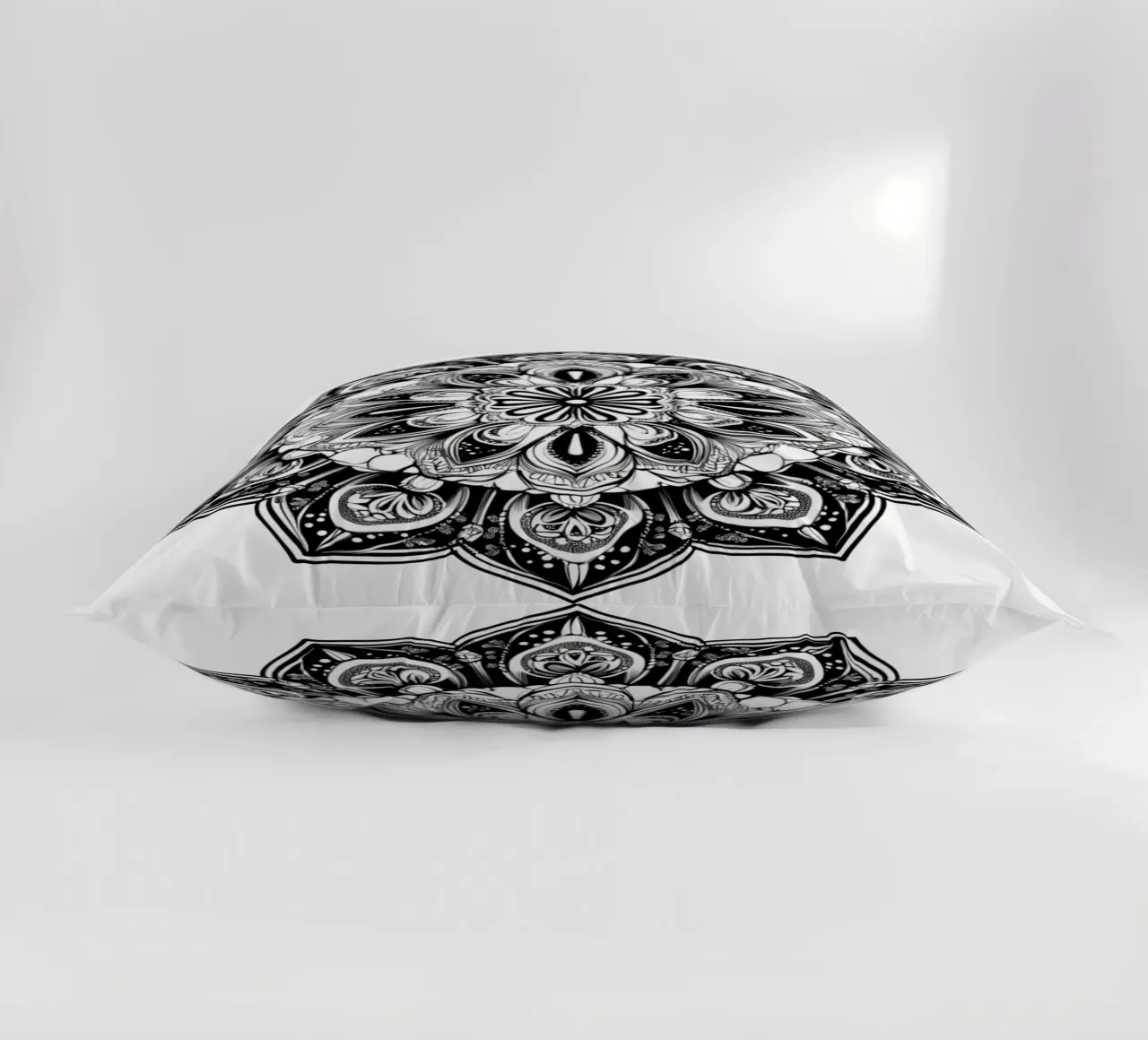 Mandala in bianco e nero cuscino da Spiritual Touch