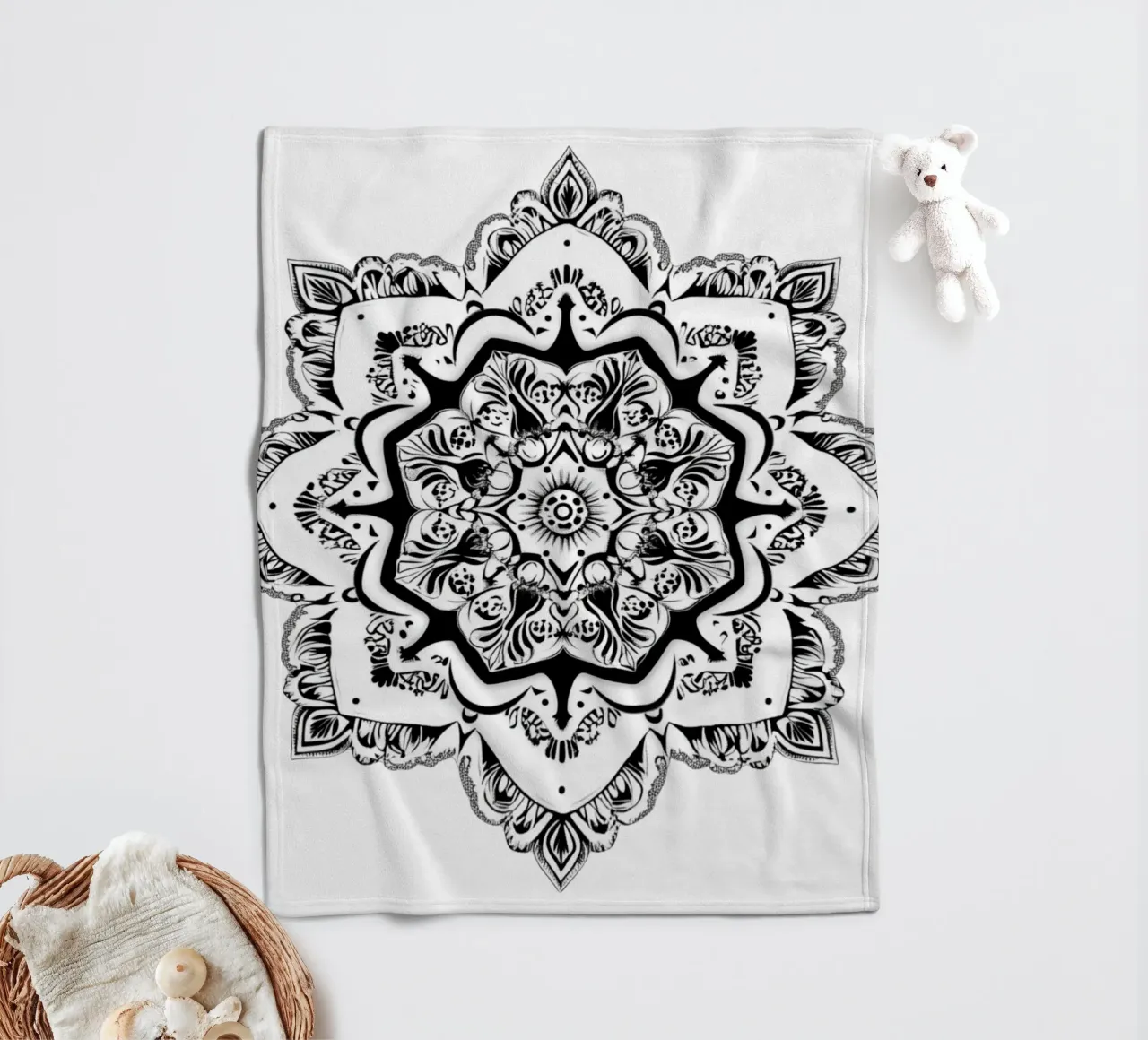 Mandala in bianco e nero coperta in pile da Spiritual Touch
