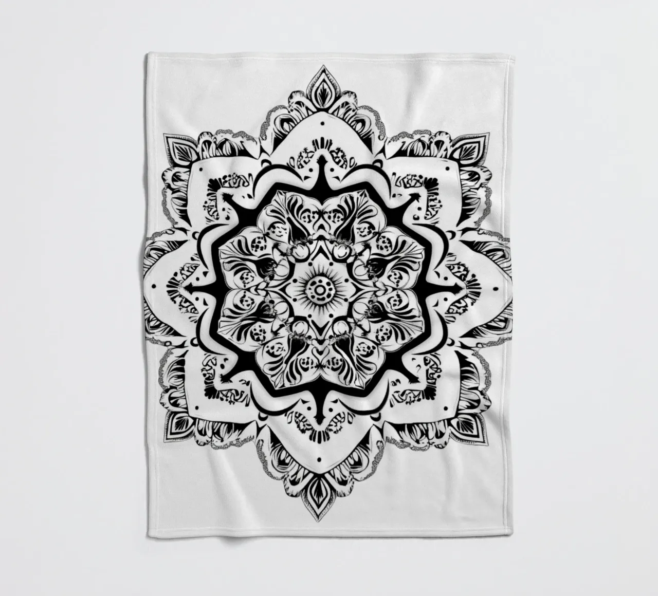 Mandala in bianco e nero coperta in pile da Spiritual Touch
