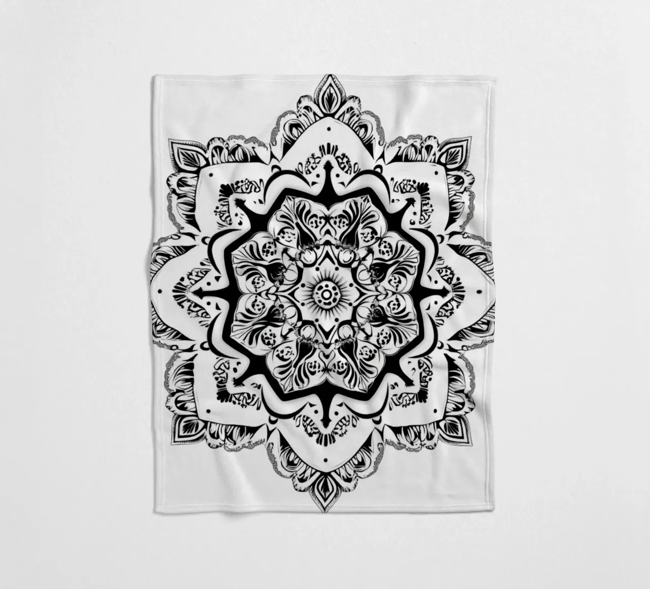 Mandala in bianco e nero coperta in pile da Spiritual Touch