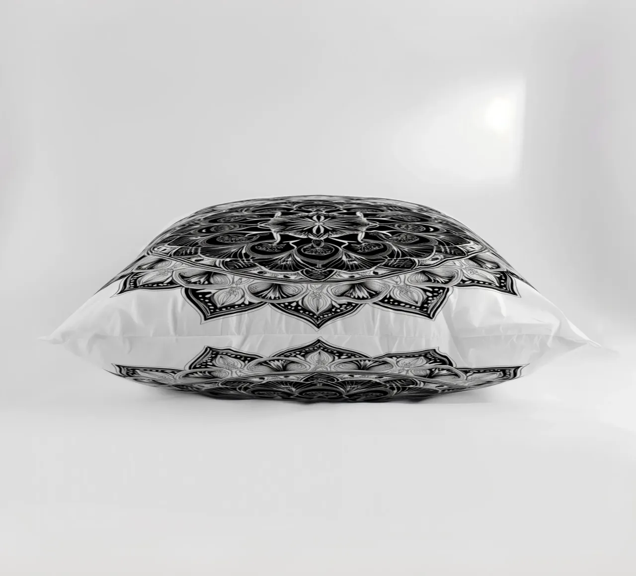 Mandala in bianco e nero cuscino da Spiritual Touch