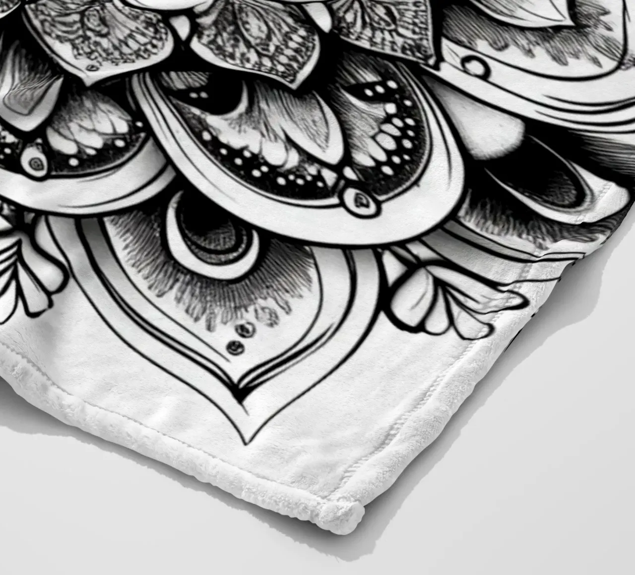 Mandala in bianco e nero coperta in pile da Spiritual Touch