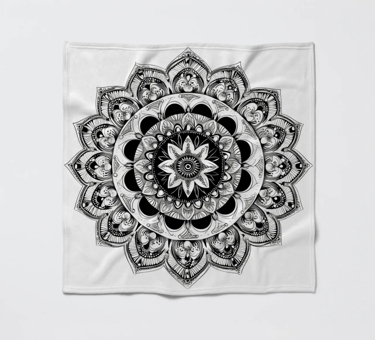 Mandala in bianco e nero coperta in pile da Spiritual Touch