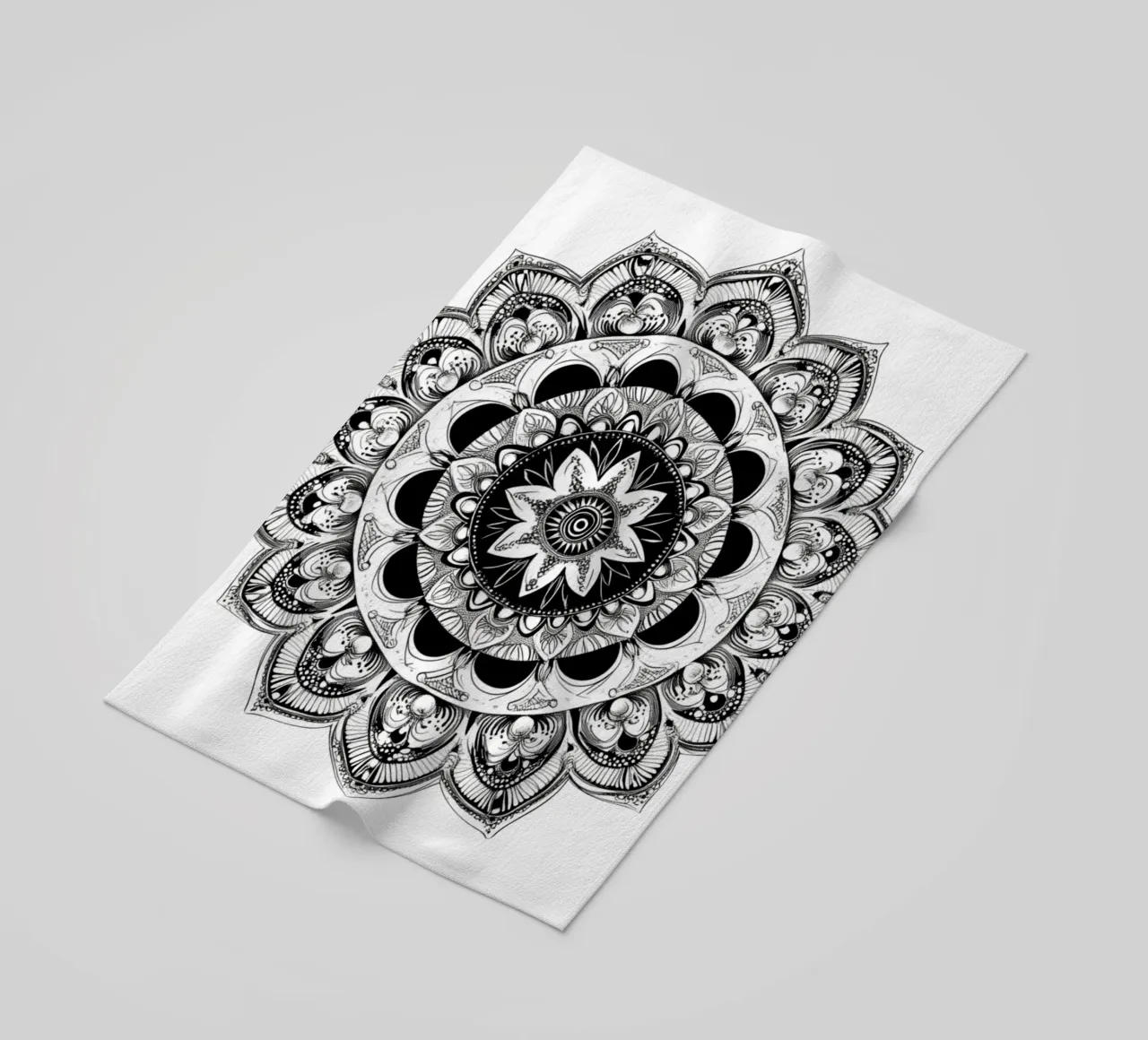 Mandala in bianco e nero telo mare da Spiritual Touch