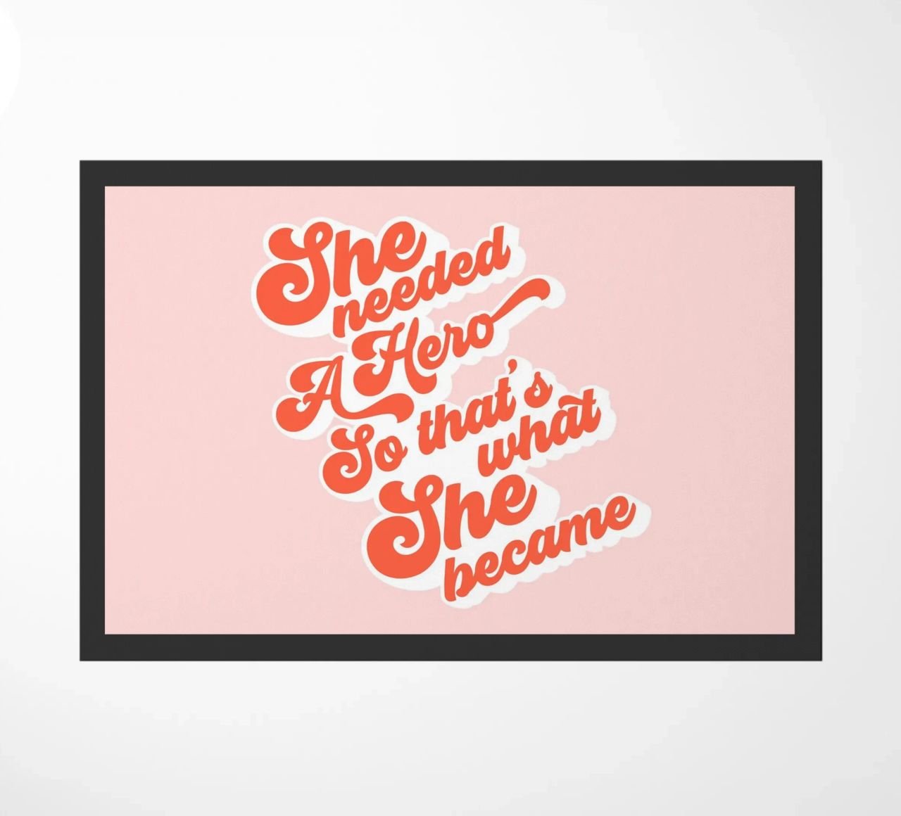 Ella necesitaba un héroe - Groovy Typographic Print felpudo de Dominique Vari Words