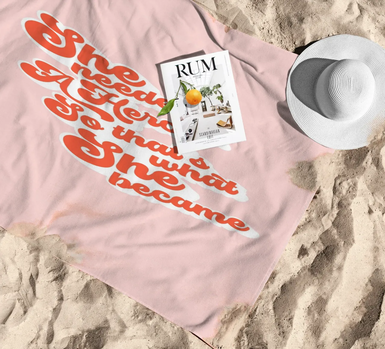 Ella necesitaba un héroe - Groovy Typographic Print toalla de playa de Dominique Vari Words