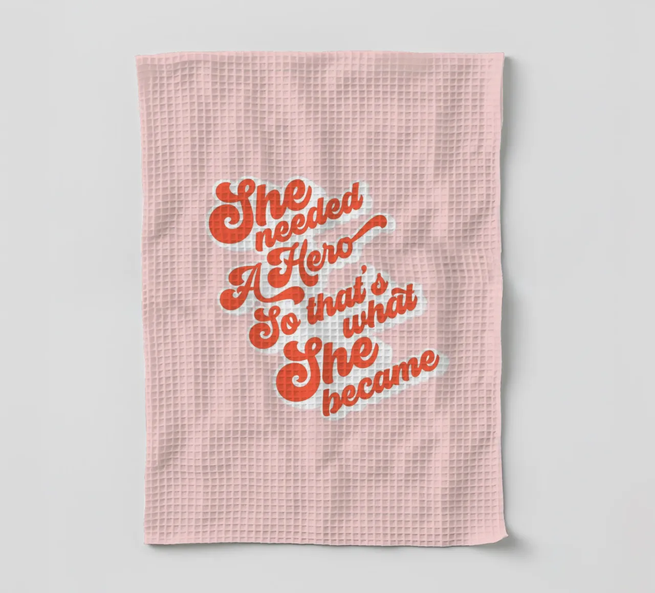She Needed a Hero - Stampa tipografica groovy canovaccio da cucina da Dominique Vari Words