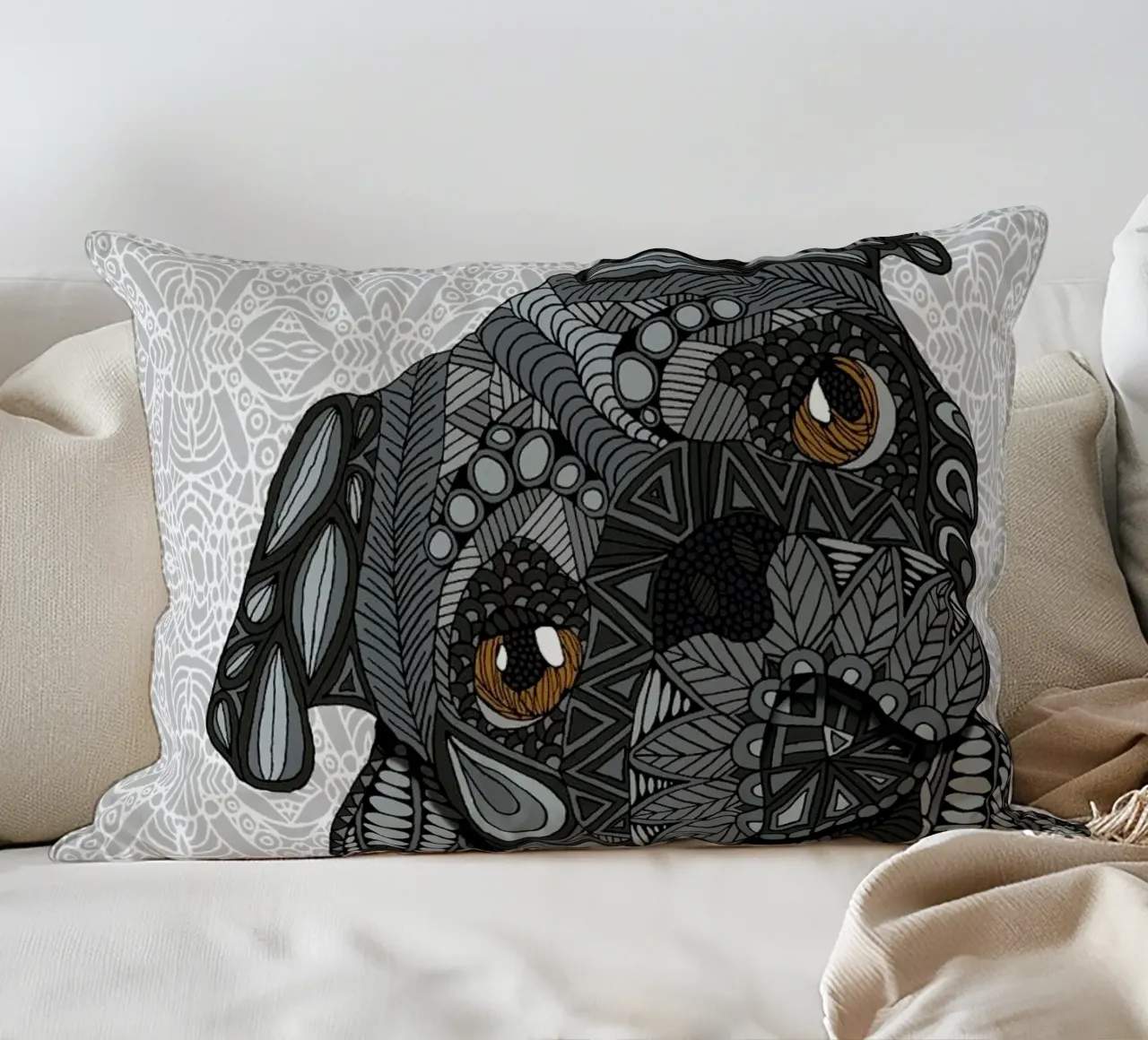 Black Pug cuscino da Angelika Parker