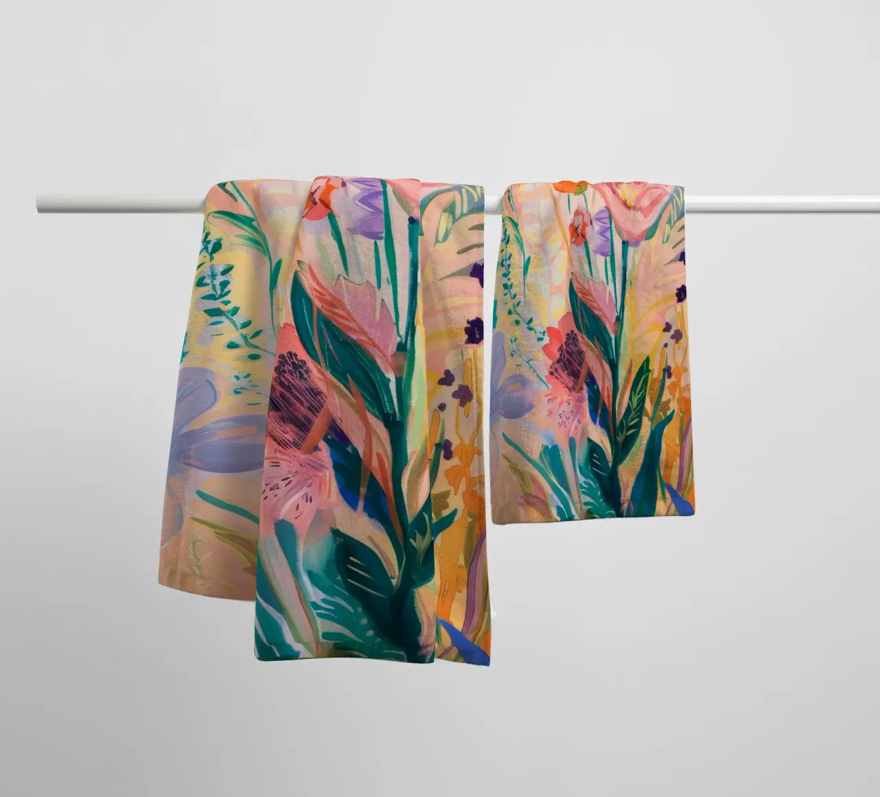 Blume abstrakt, bunte Kunstdrucke, abstrakte florale Poster Handtuch von Boheme