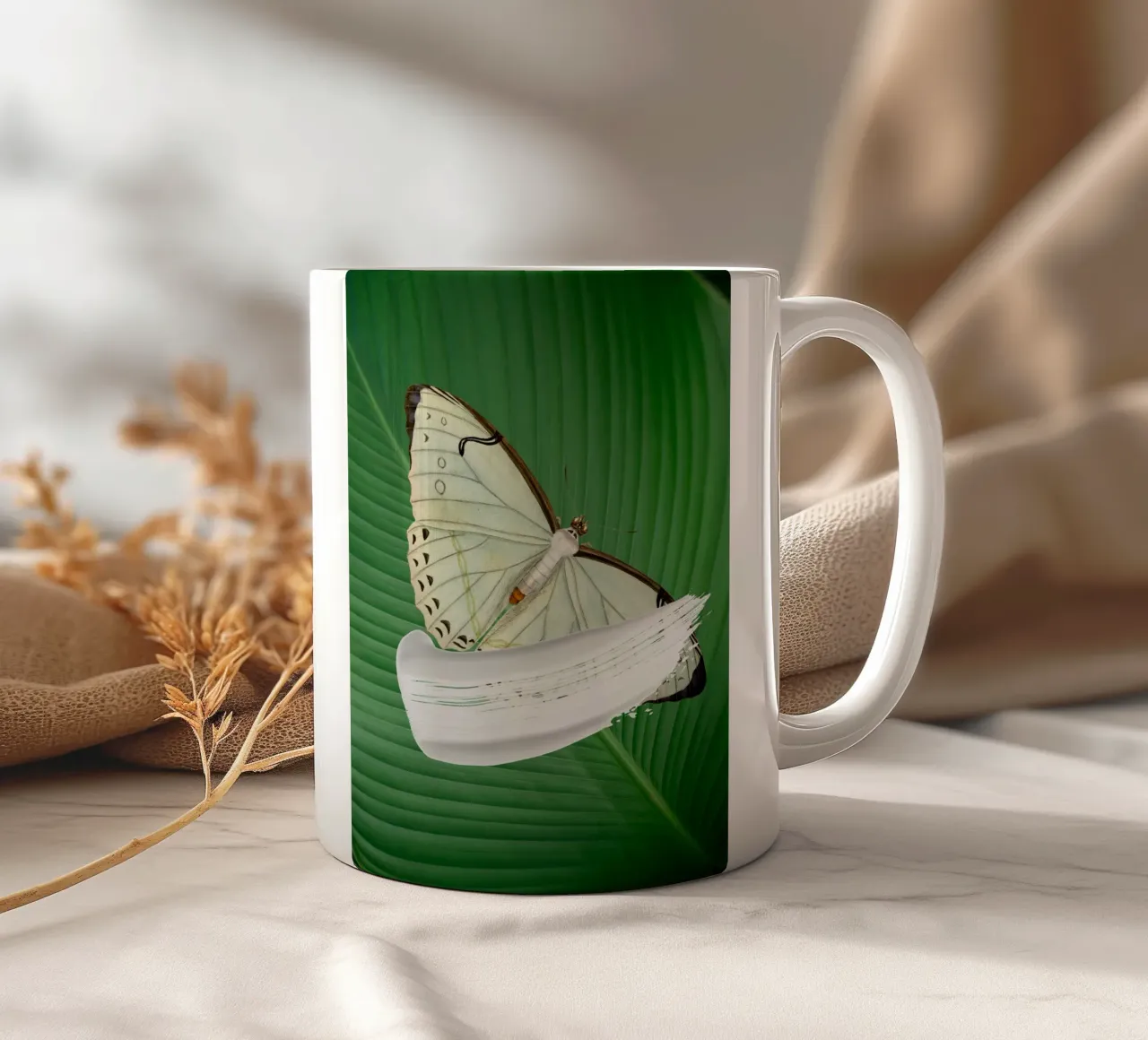 Butterfly on the leaf tazza in ceramica da LisaArtes